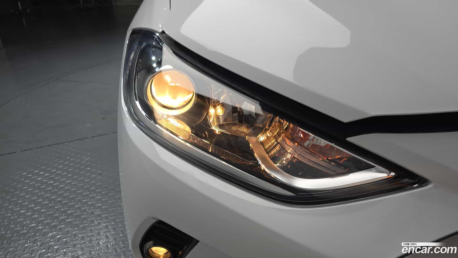 AVANTE Hyundai 2015.11-OUTER-032