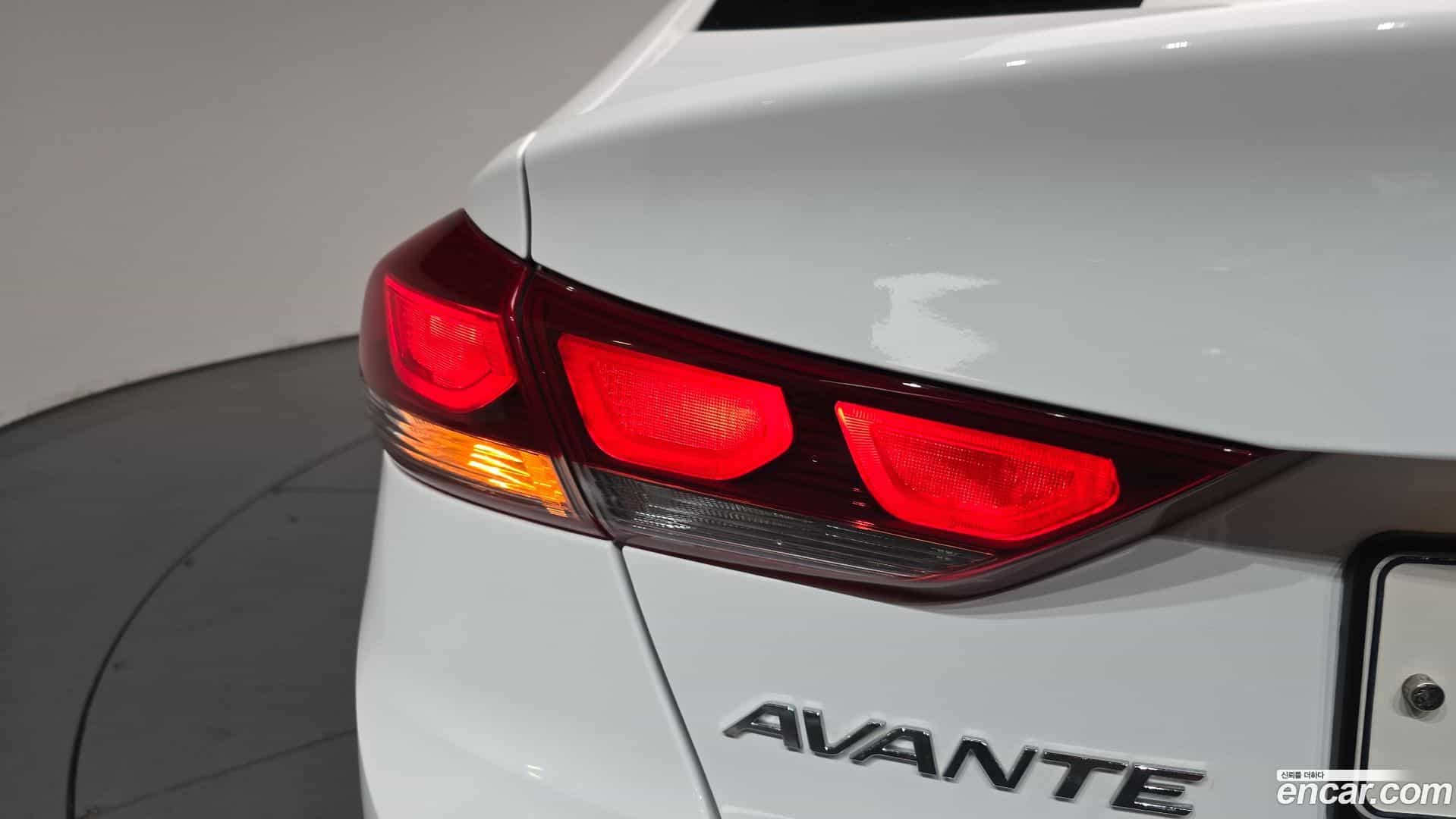 AVANTE Hyundai 2015.11-OUTER-033