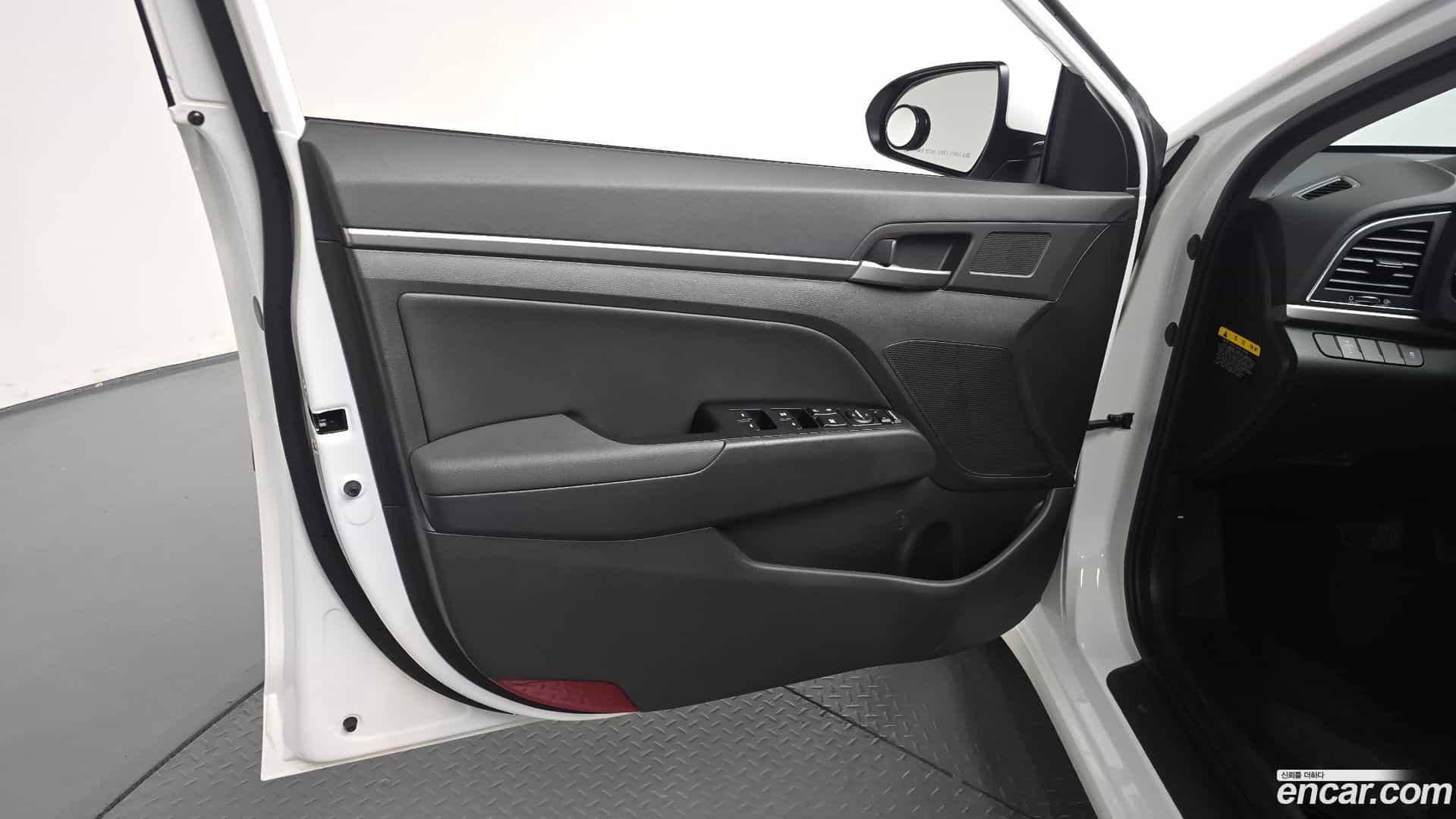 AVANTE Hyundai 2015.11-INNER-034