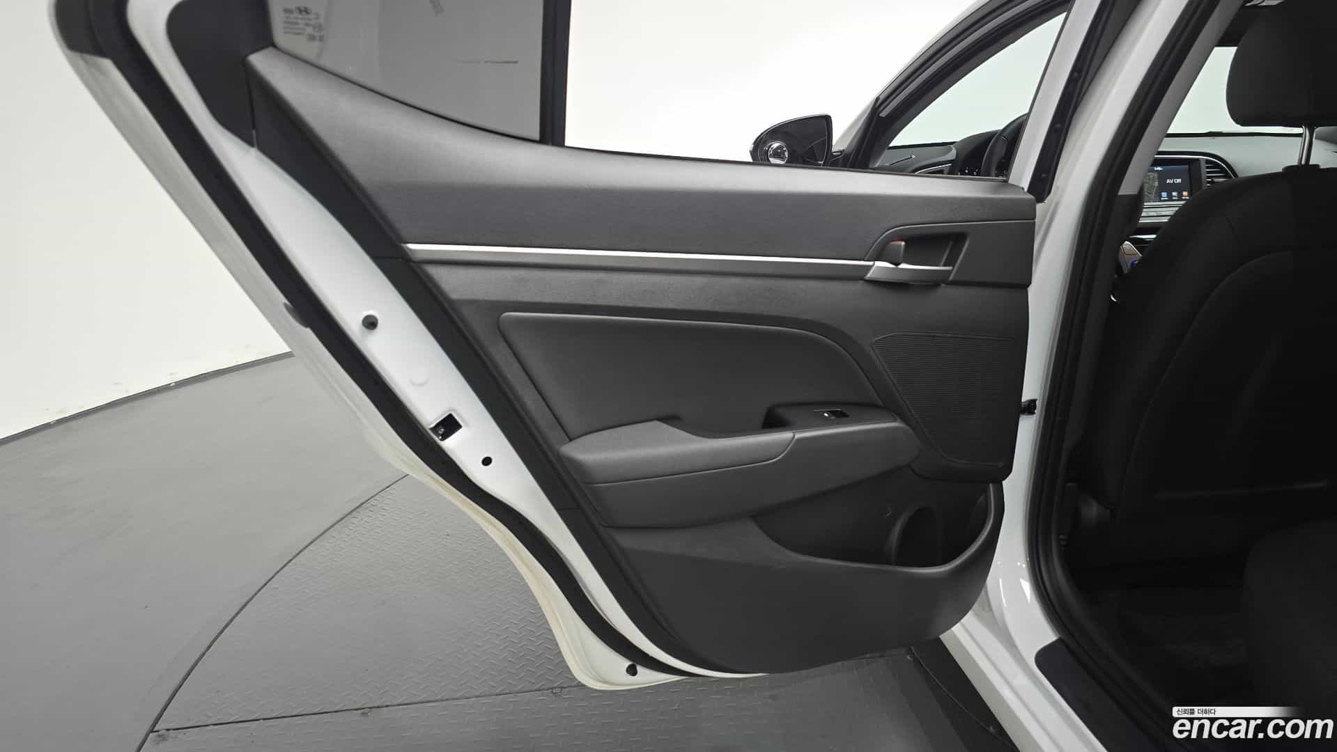 AVANTE Hyundai 2015.11-INNER-035