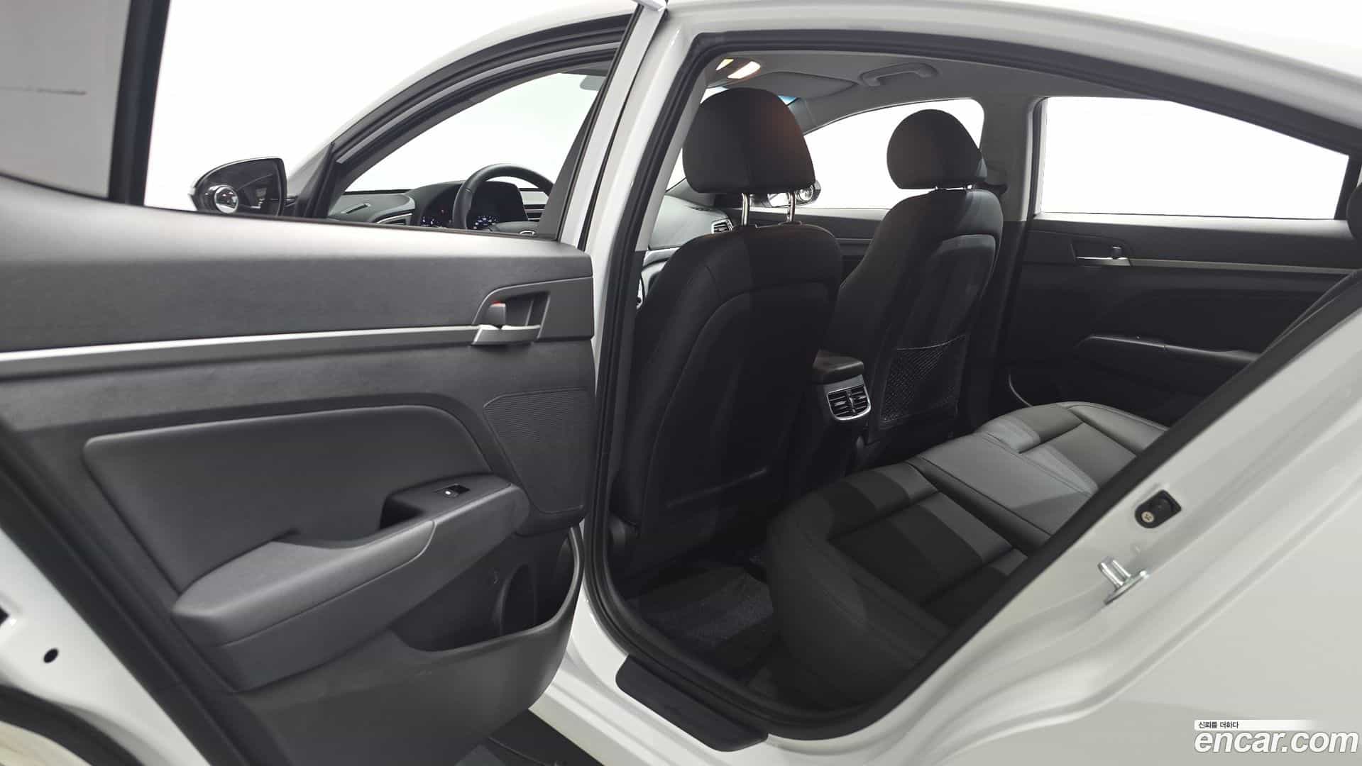 AVANTE Hyundai 2015.11-INNER-036