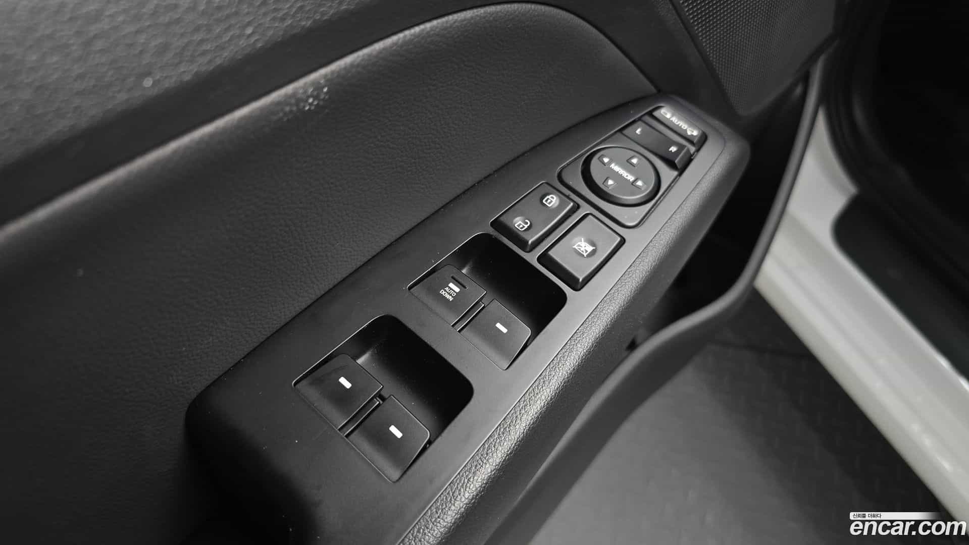 AVANTE Hyundai 2015.11-OPTION-040