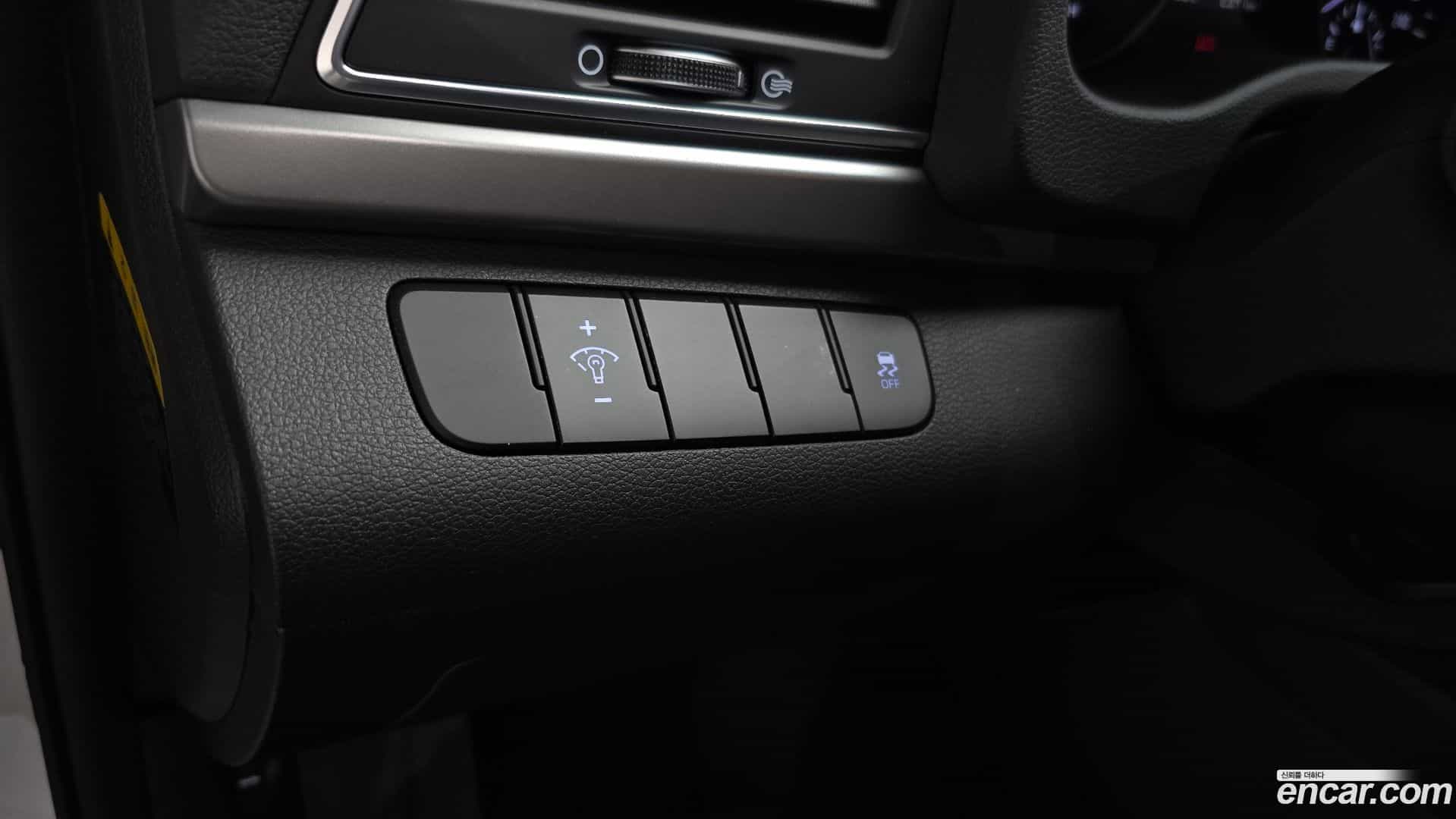 AVANTE Hyundai 2015.11-OPTION-041