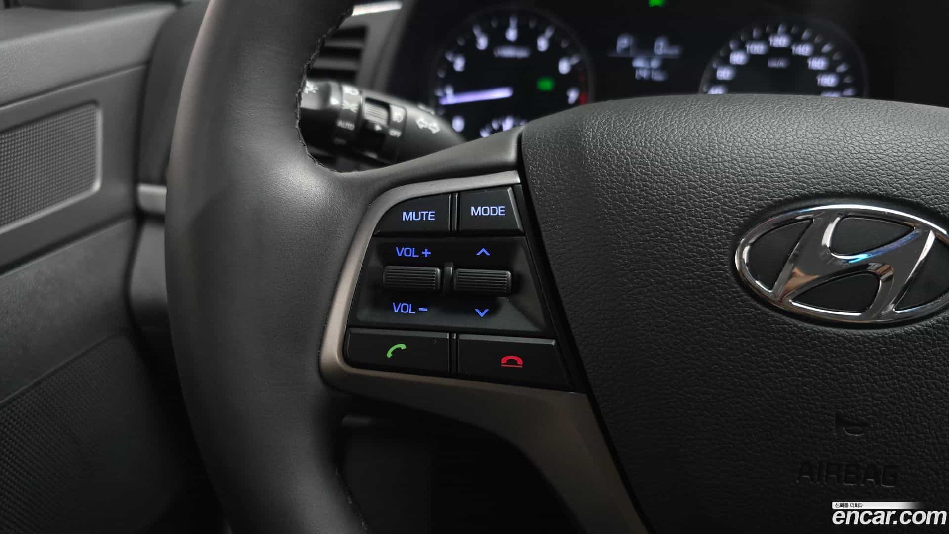 AVANTE Hyundai 2015.11-OPTION-043