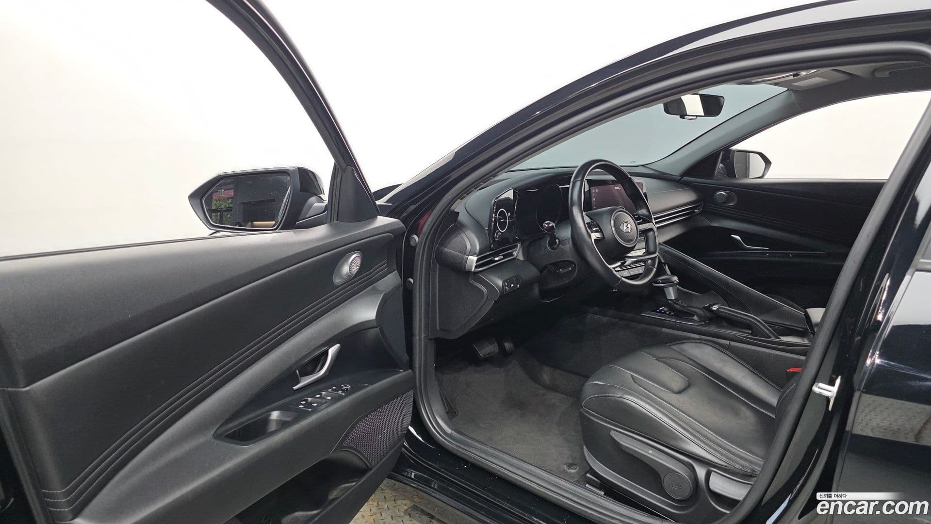 Main__Slider__Photo:AVANTE Hyundai 2022.1-9