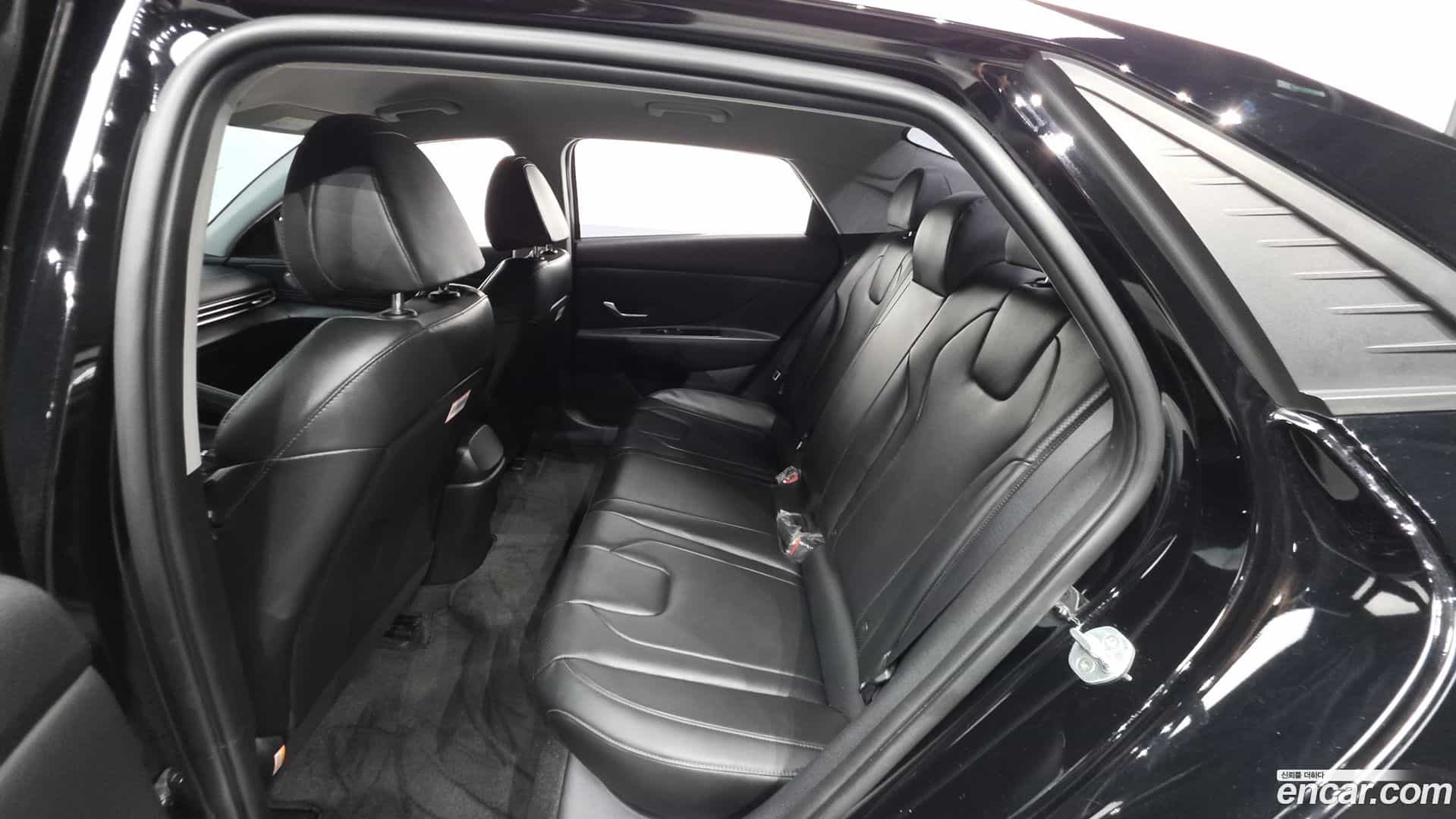 AVANTE Hyundai 2022.1-INNER-036