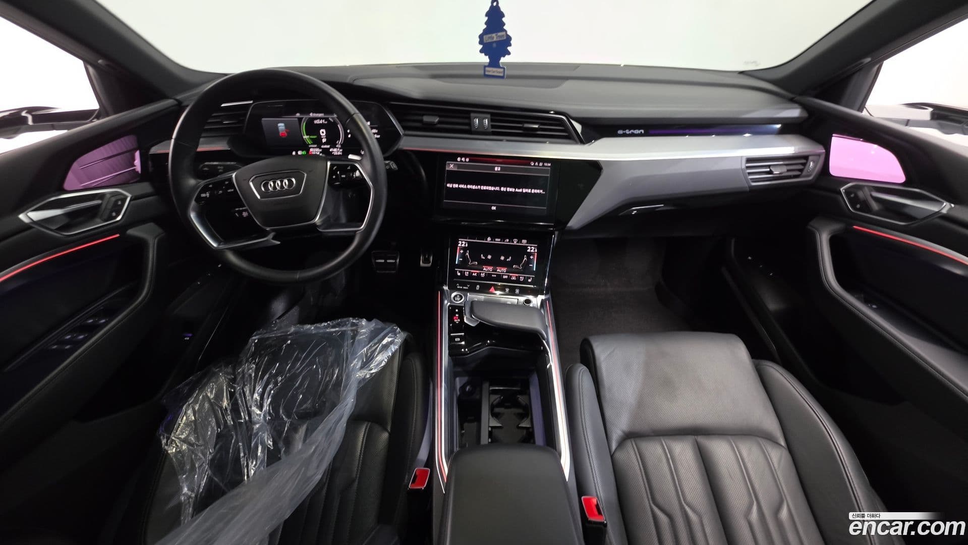 Main__Slider__Photo:e-tron Audi 2021.11-6