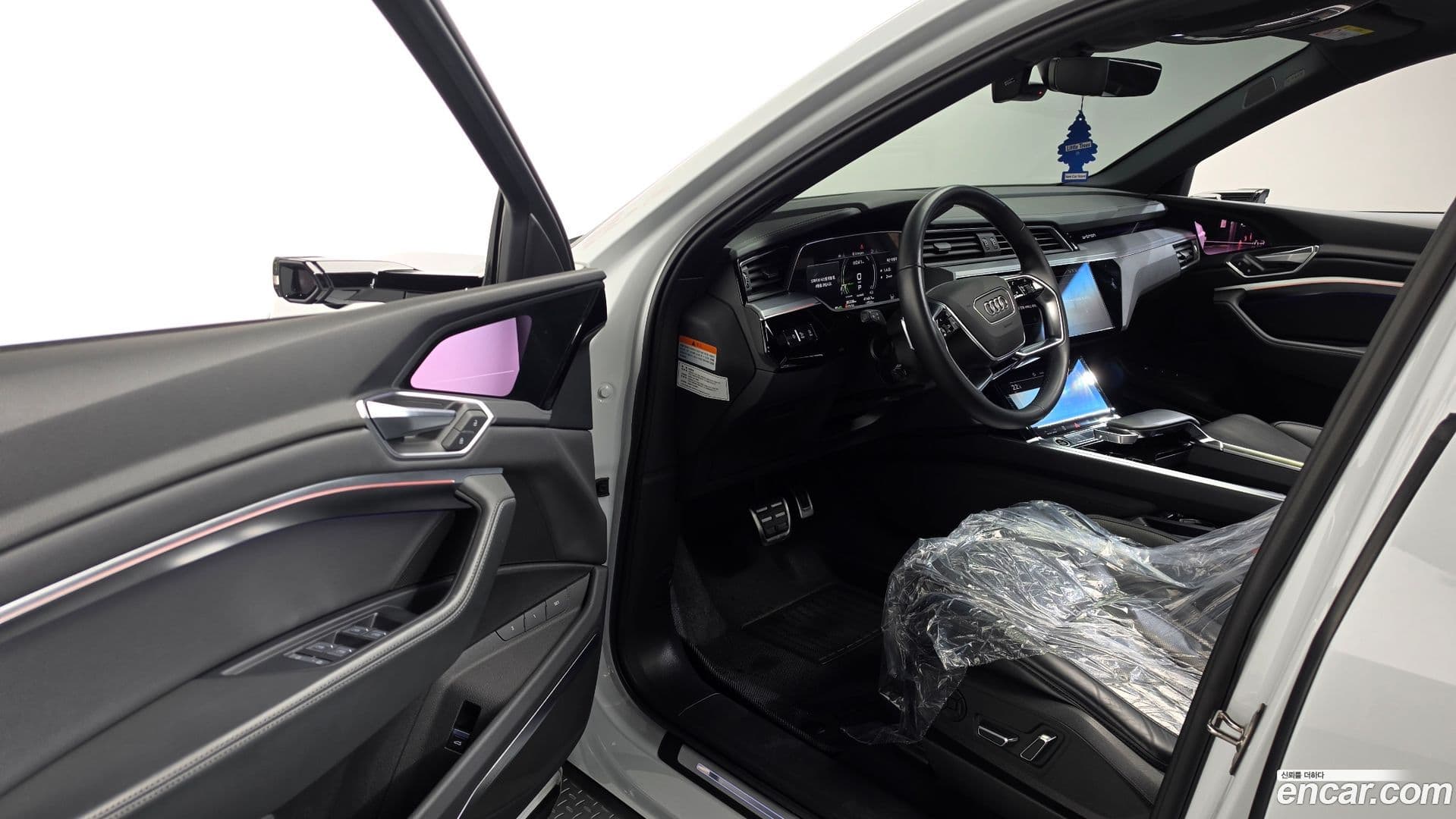 Main__Slider__Photo:e-tron Audi 2021.11-9