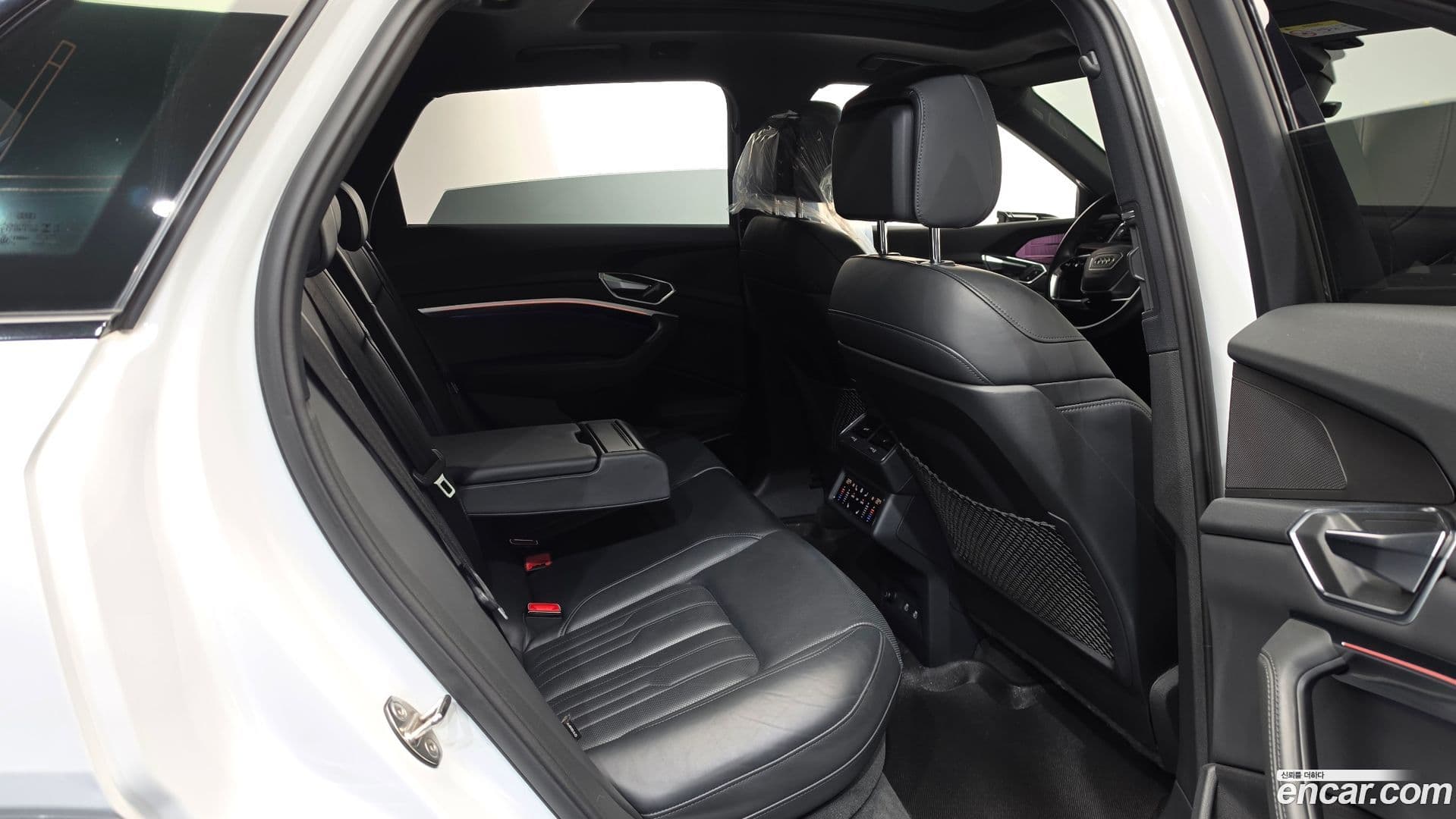 Main__Slider__Photo:e-tron Audi 2021.11-10