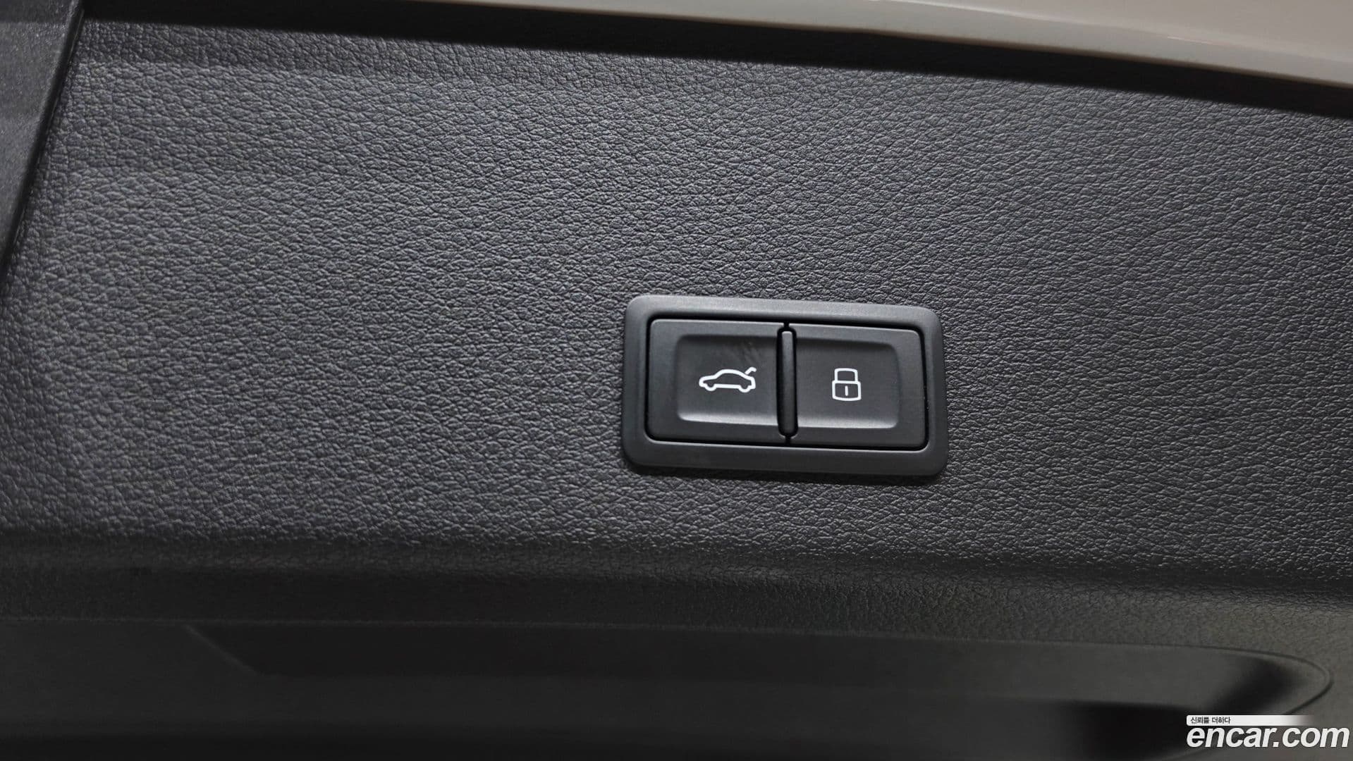 Main__Slider__Photo:e-tron Audi 2021.11-17