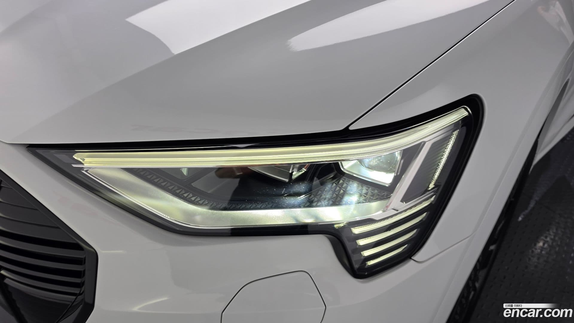 Main__Slider__Photo:e-tron Audi 2021.11-21