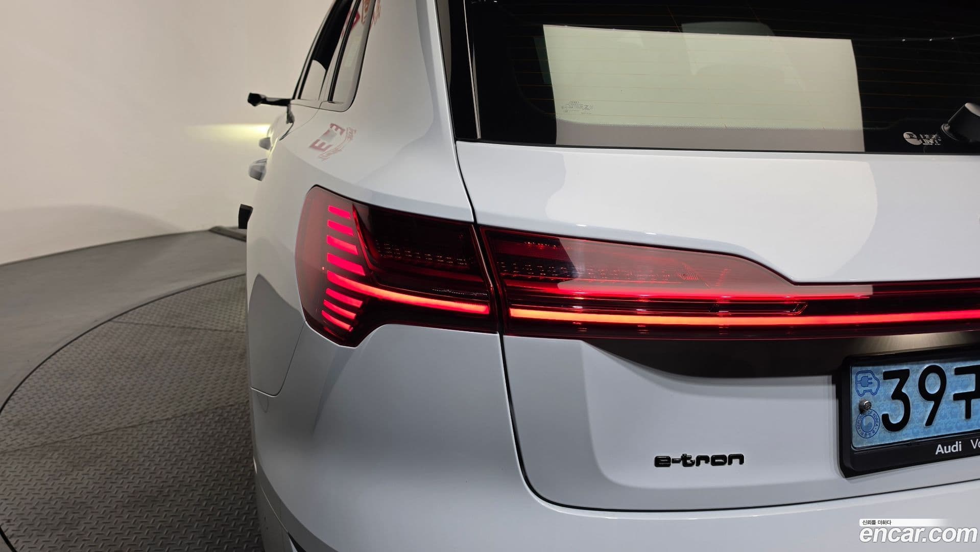 Main__Slider__Photo:e-tron Audi 2021.11-22