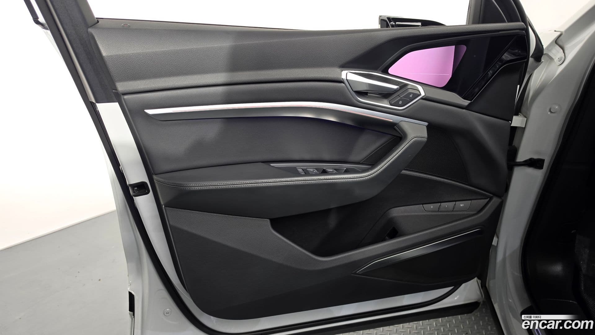 Main__Slider__Photo:e-tron Audi 2021.11-23