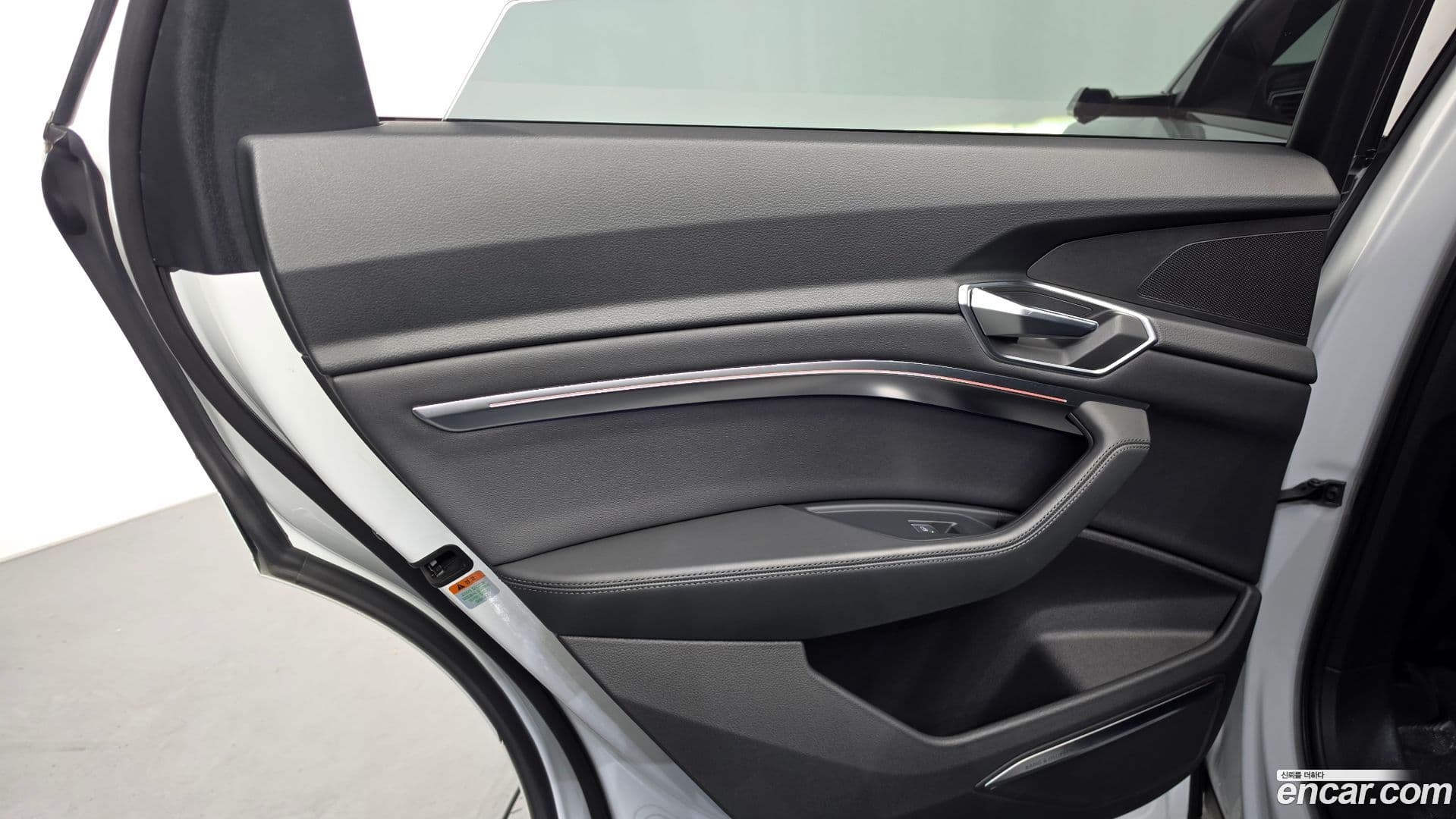 Main__Slider__Photo:e-tron Audi 2021.11-24