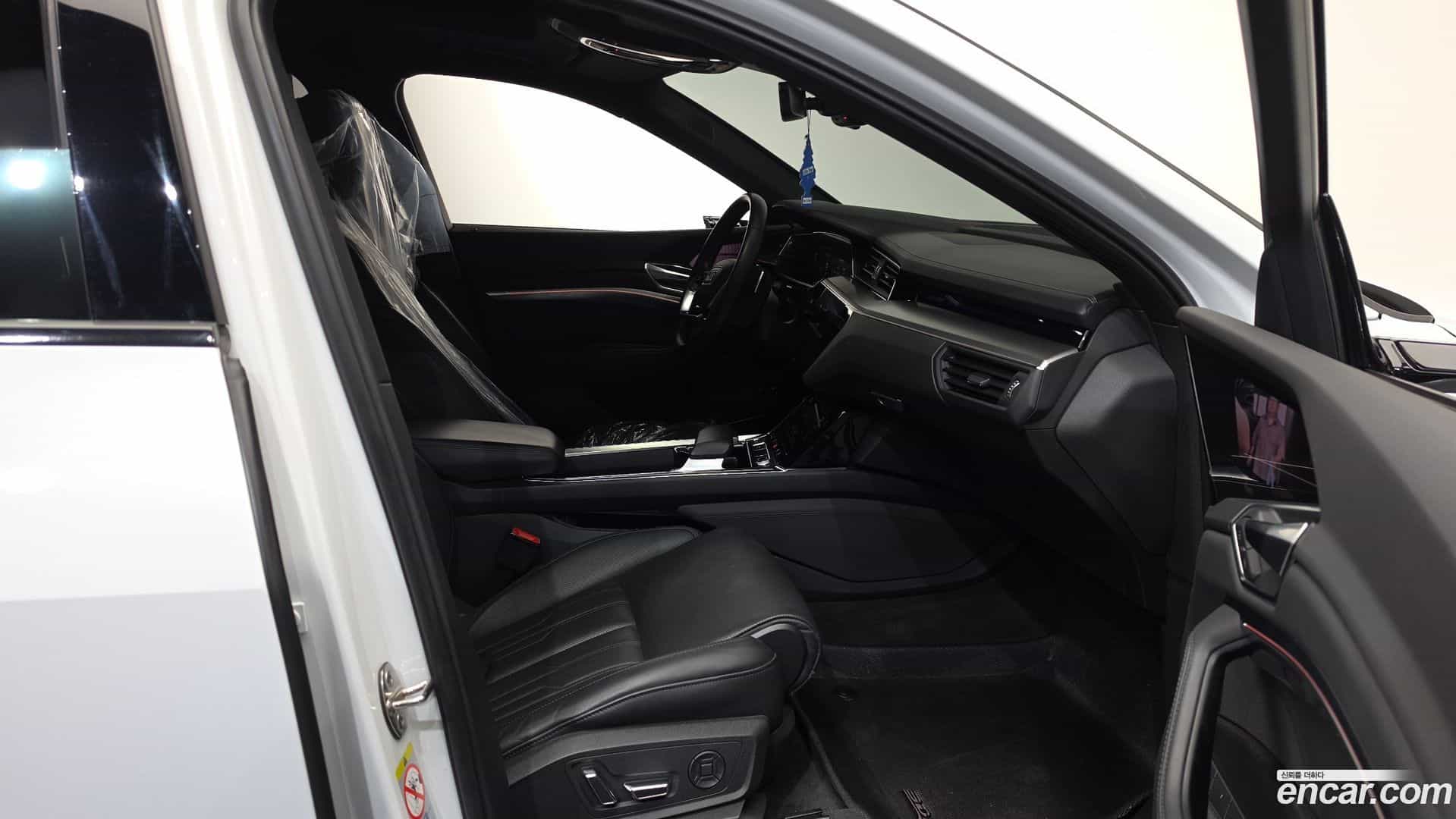e-tron Audi 2021.11-INNER-036