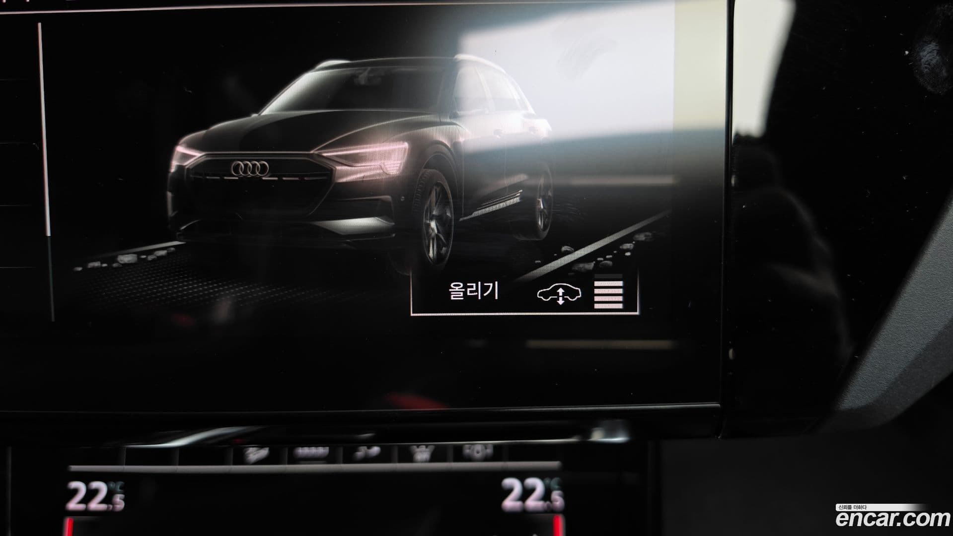 Main__Slider__Photo:e-tron Audi 2021.11-26