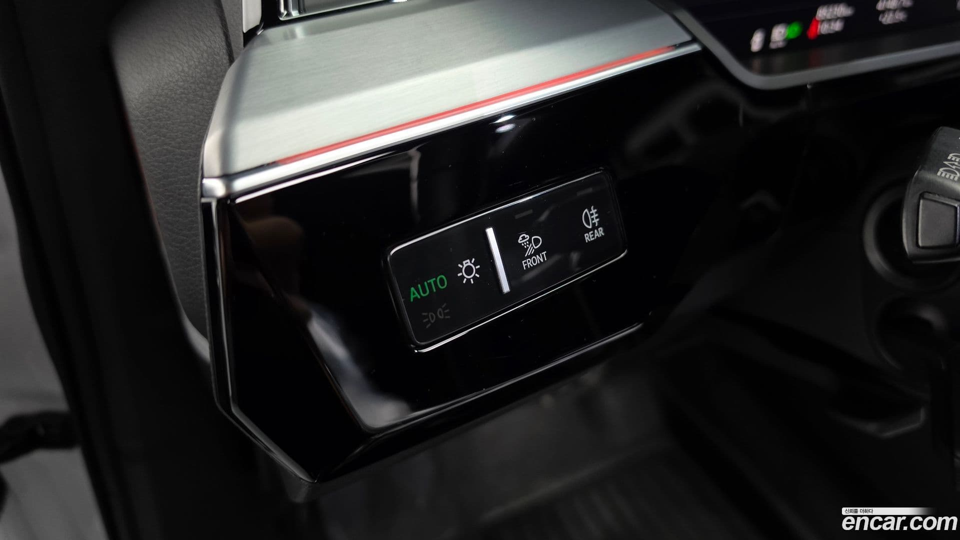 Main__Slider__Photo:e-tron Audi 2021.11-28