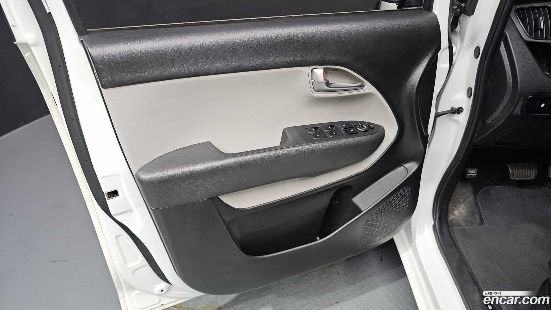RAY Kia 2023.1-INNER-034