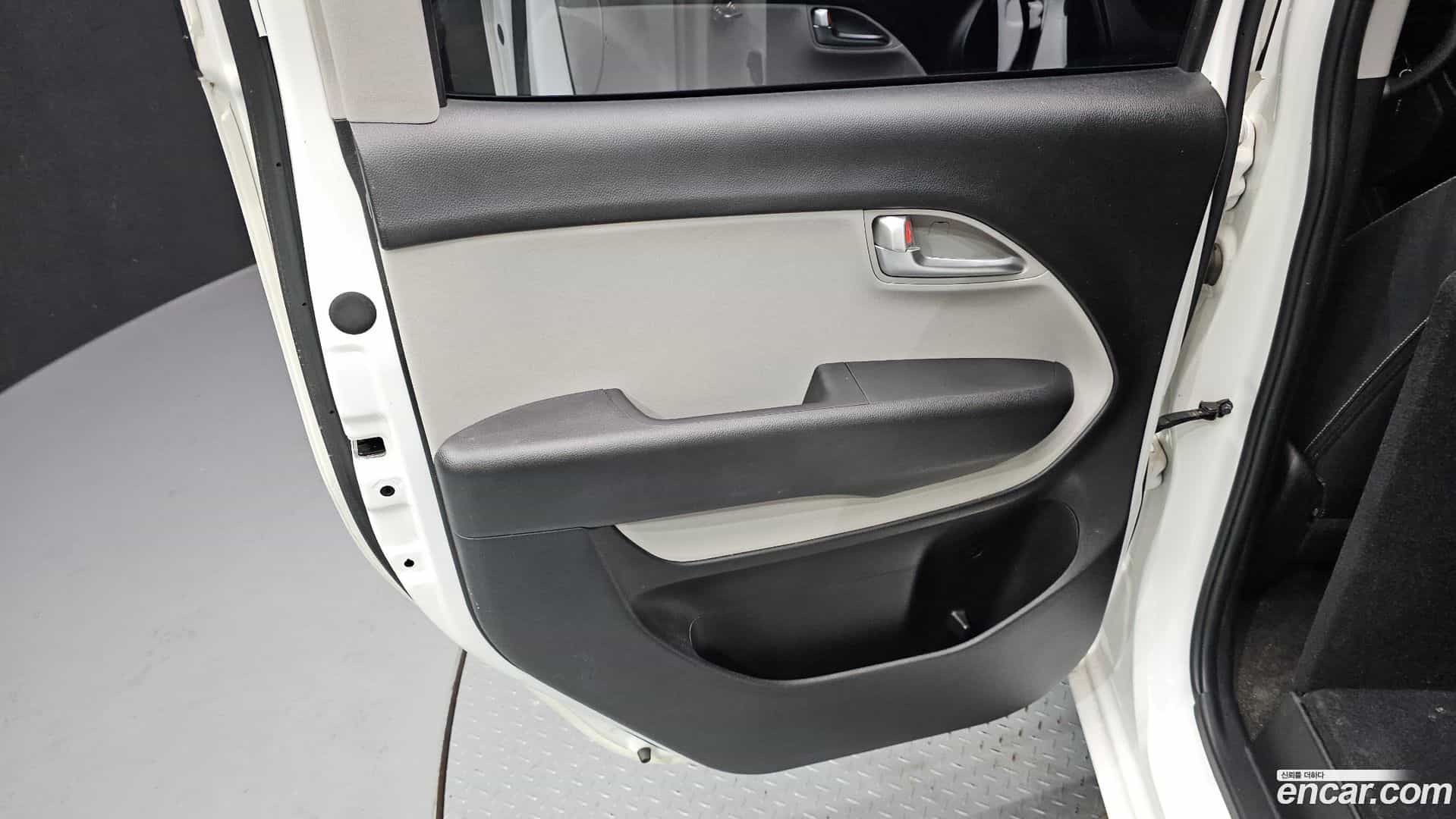 RAY Kia 2023.1-INNER-035