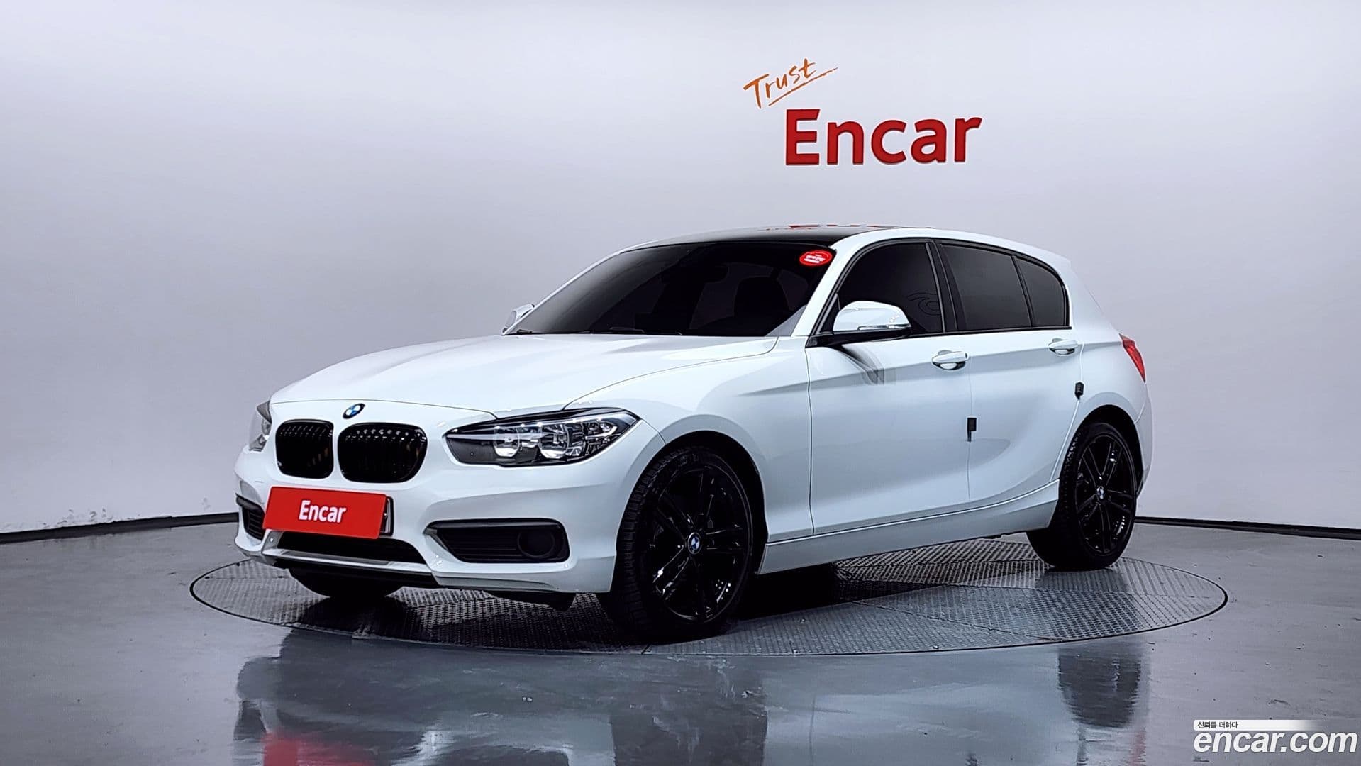 Main__Slider__Photo:1-Series BMW 2017.4-0