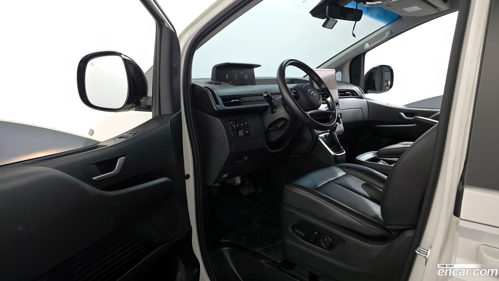 Main__Slider__Photo:Staria Hyundai 2022.2-9