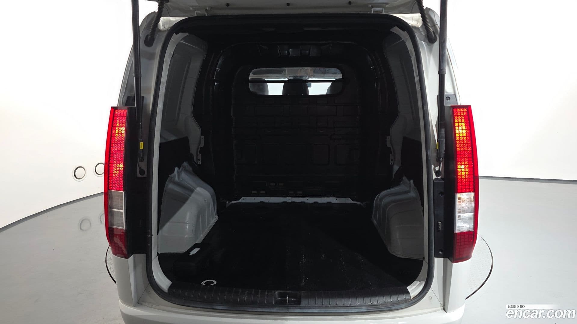 Main__Slider__Photo:Staria Hyundai 2022.2-18