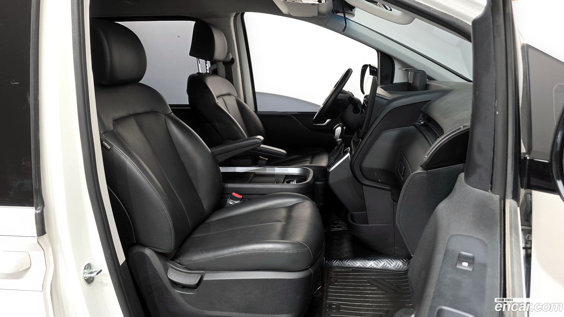 Main__Slider__Photo:Staria Hyundai 2022.2-25