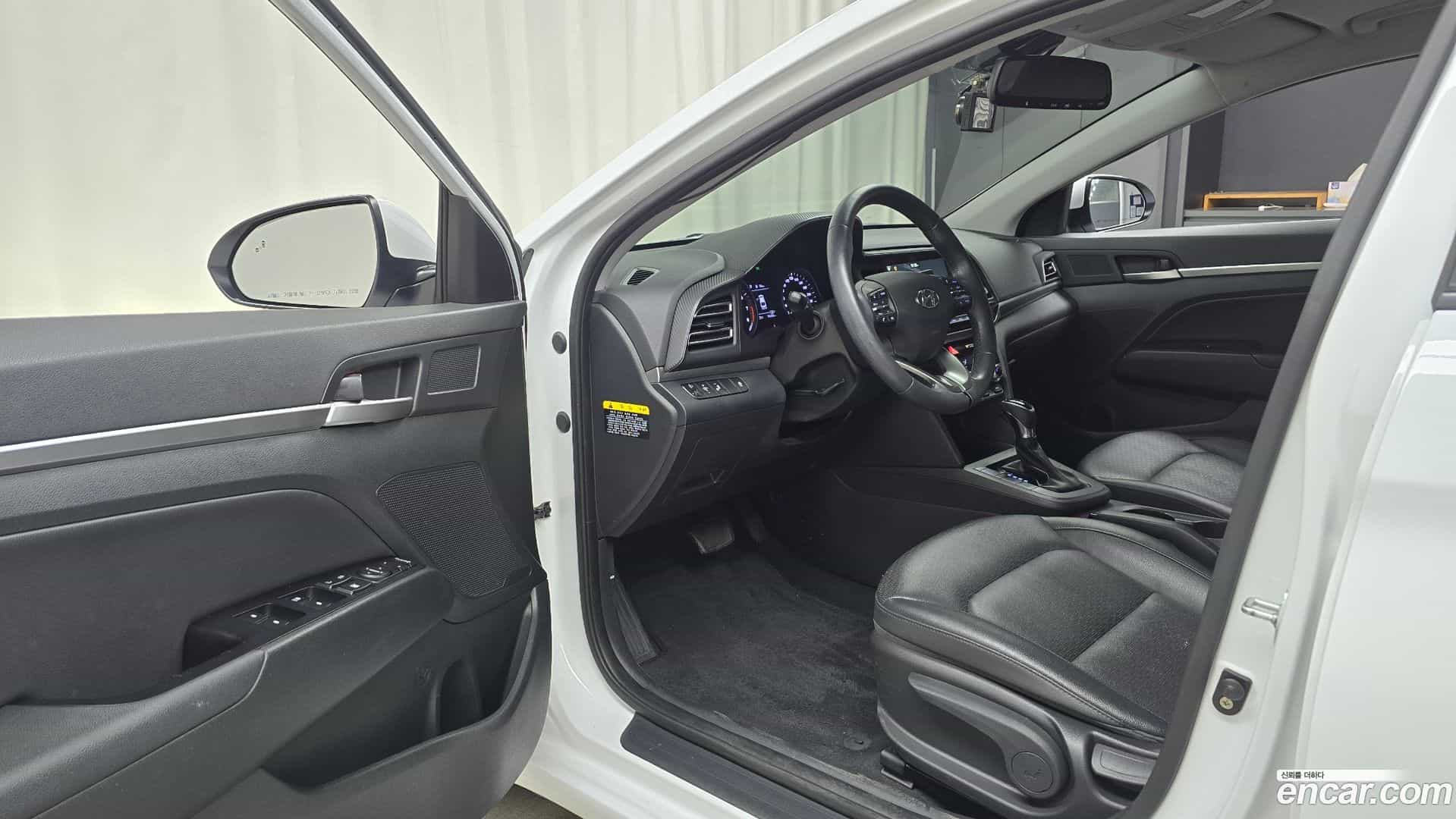AVANTE Hyundai 2019.0-INNER-010