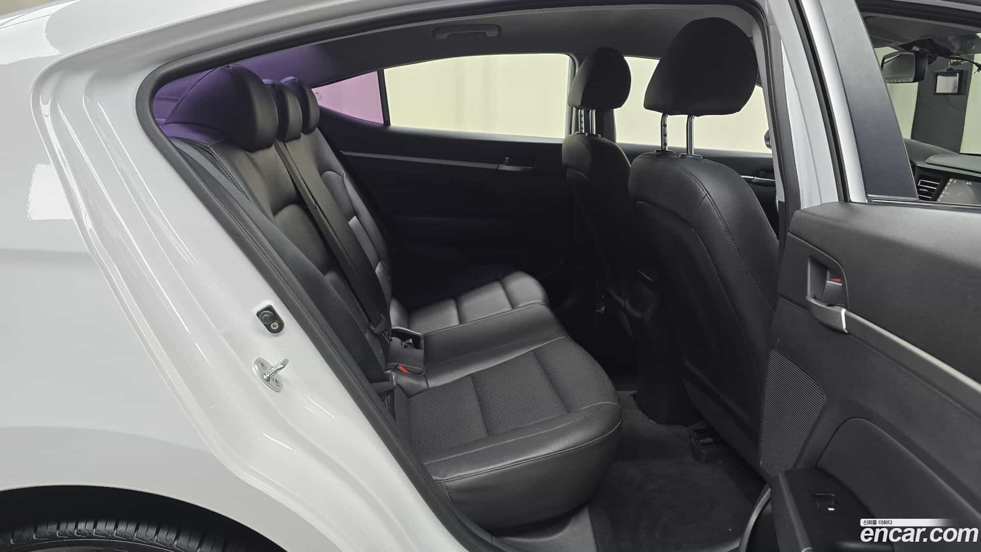 AVANTE Hyundai 2019.0-OPTION-015