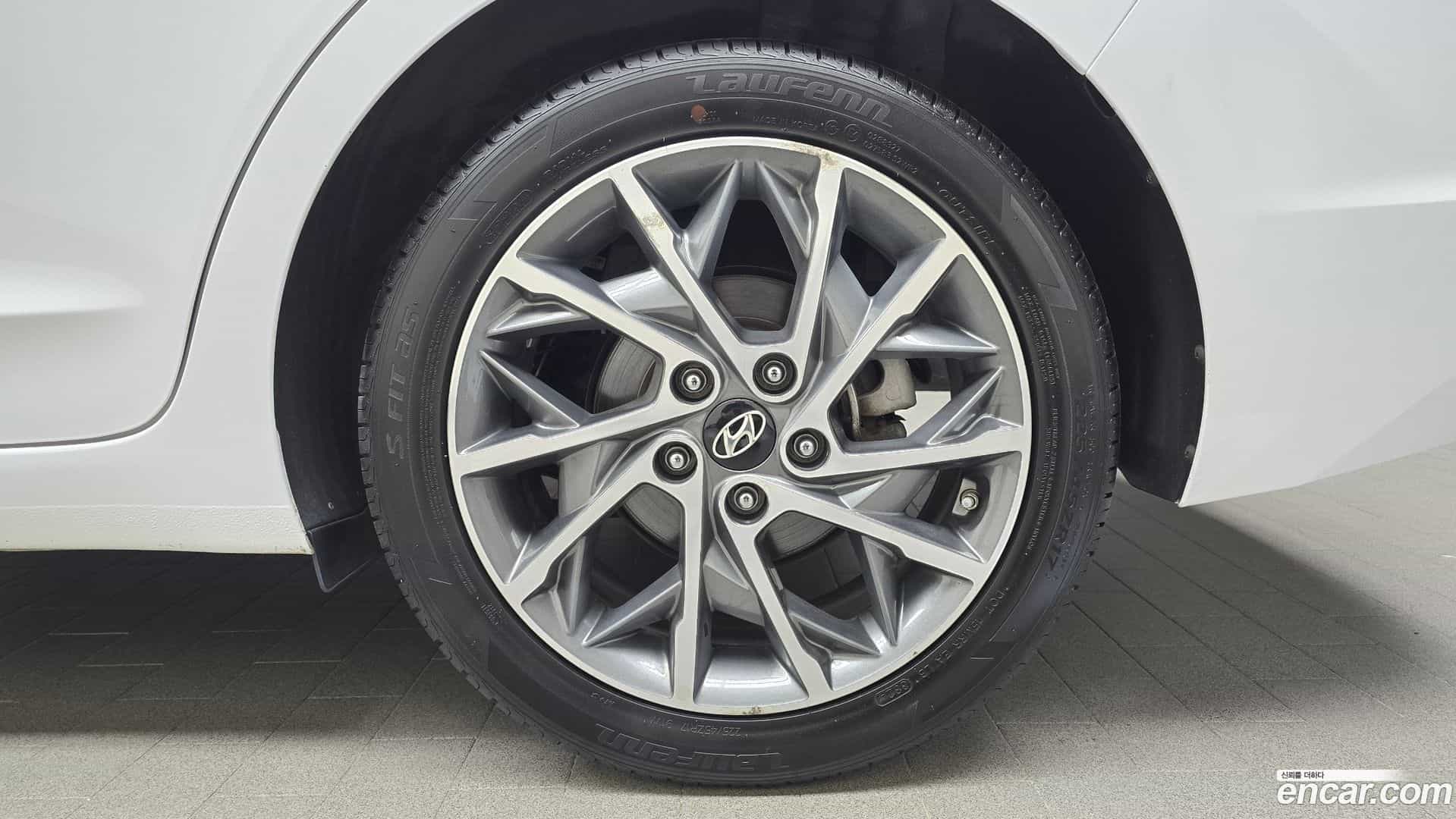 AVANTE Hyundai 2019.0-OUTER-031