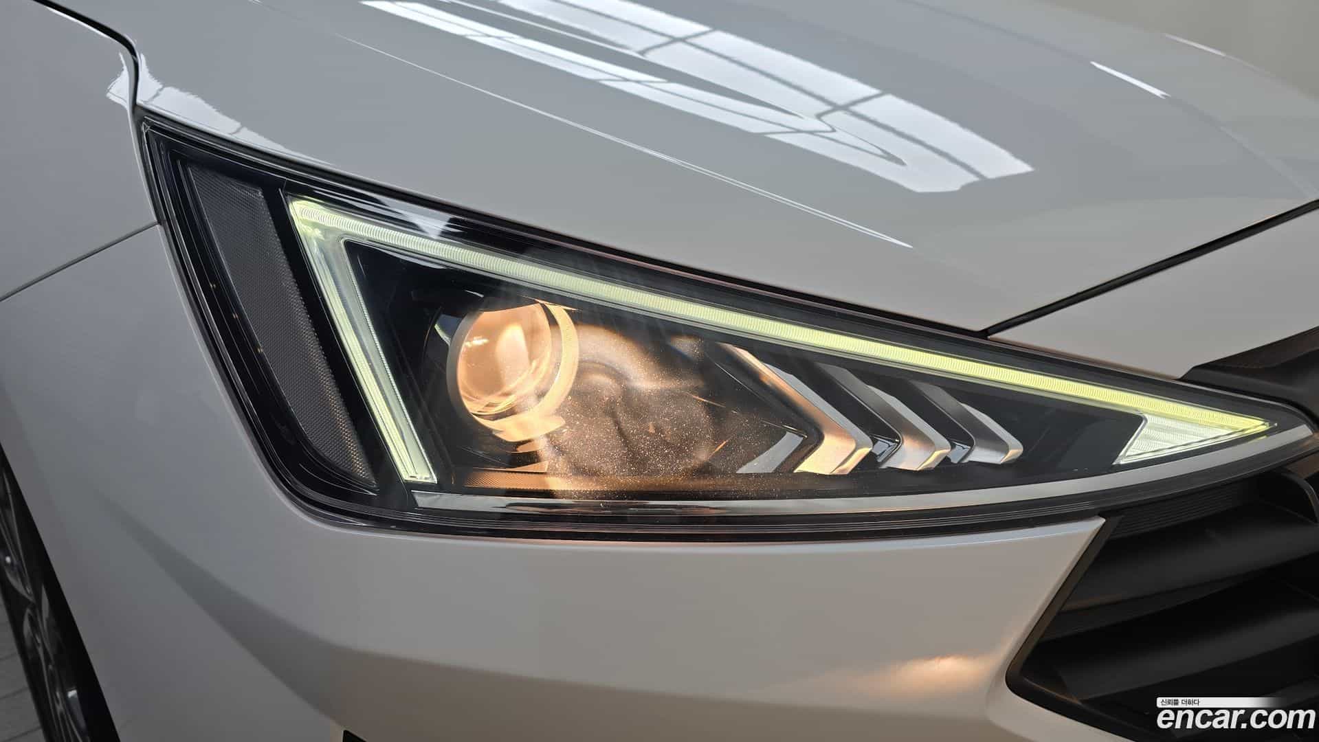 AVANTE Hyundai 2019.0-OUTER-032