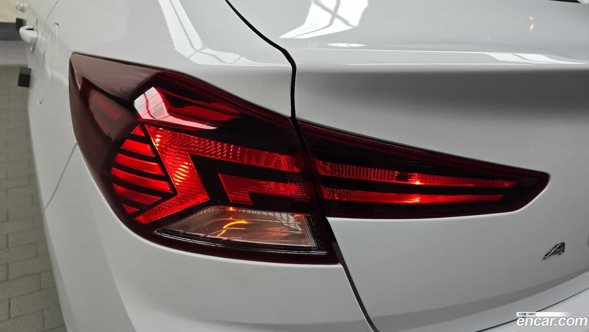 AVANTE Hyundai 2019.0-OUTER-033