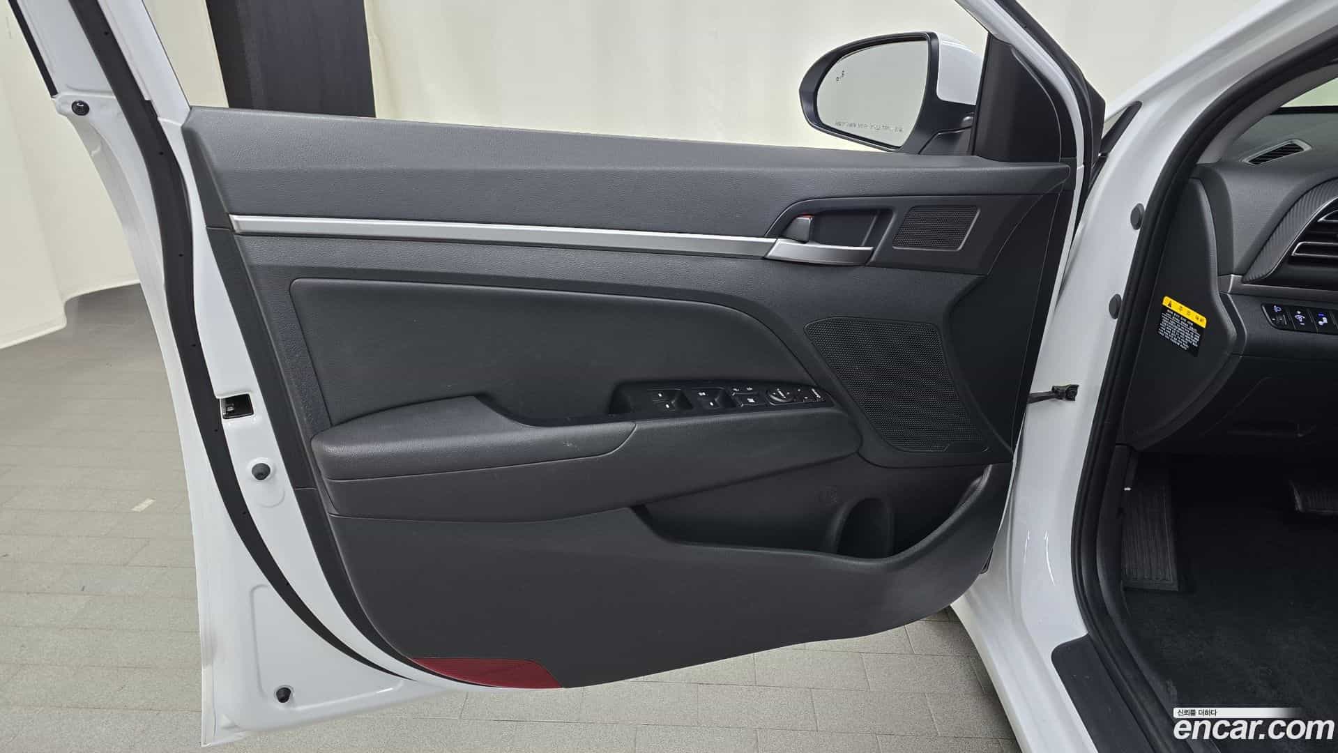 AVANTE Hyundai 2019.0-INNER-034