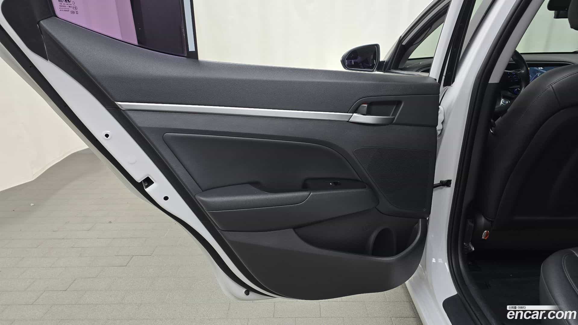 AVANTE Hyundai 2019.0-INNER-035