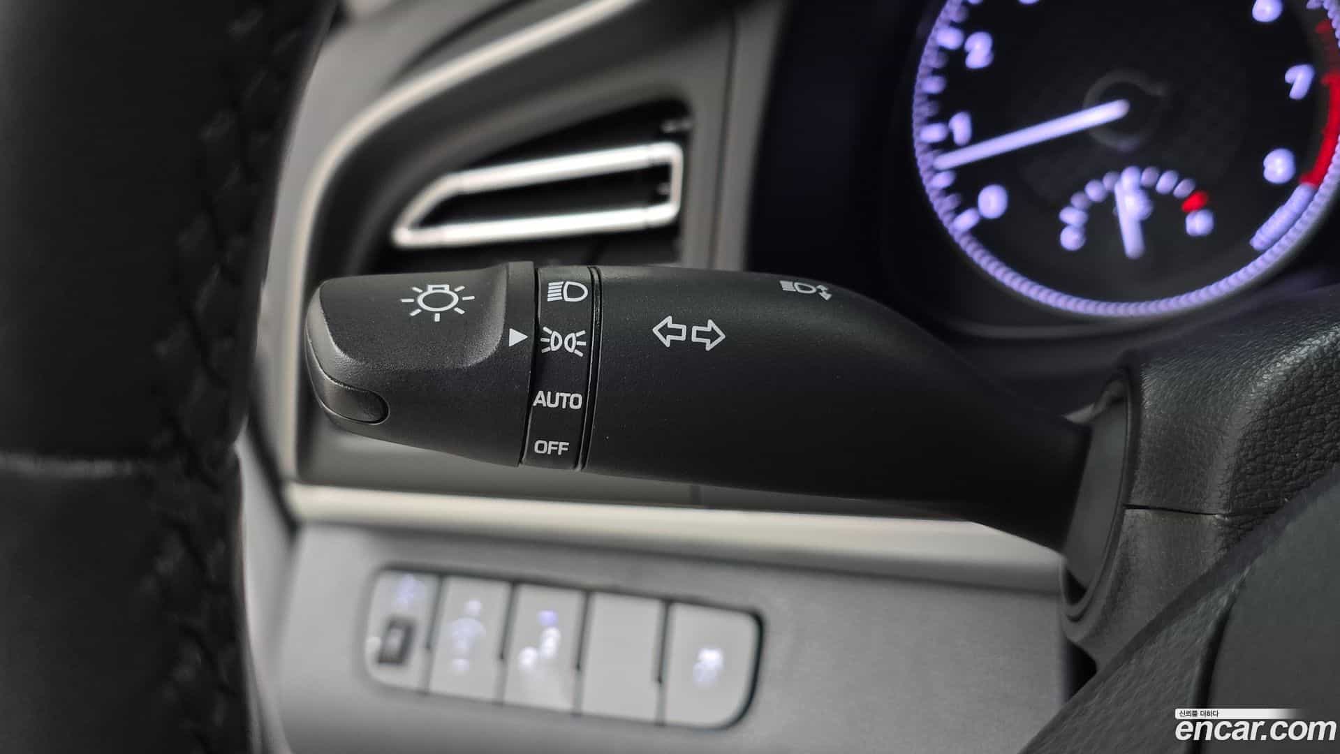 AVANTE Hyundai 2019.0-OPTION-041