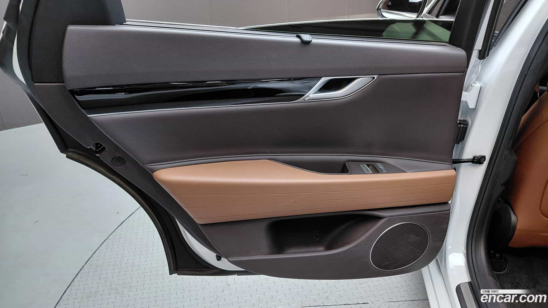 G80 Genesis 2022.8-INNER-035