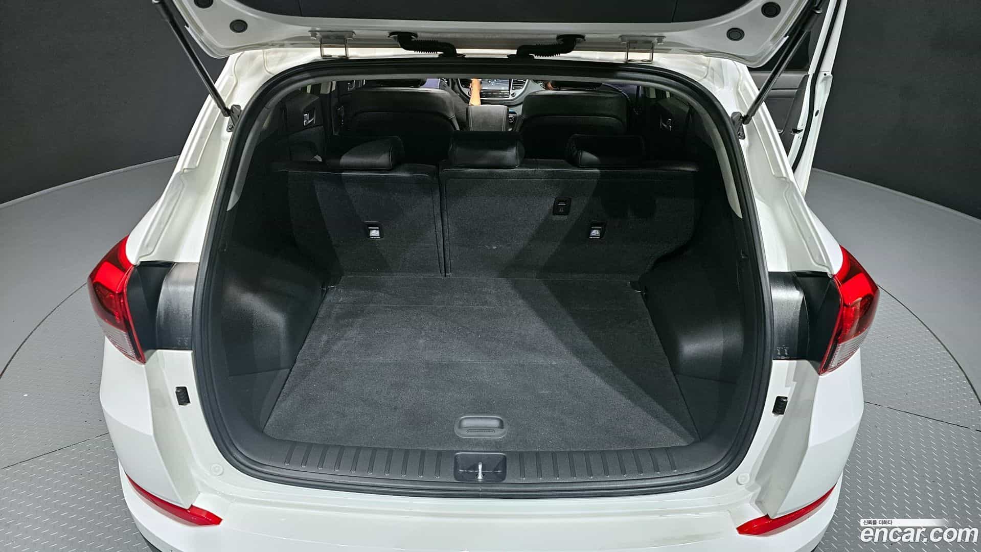 Tucson Hyundai 2016.3-OPTION-043