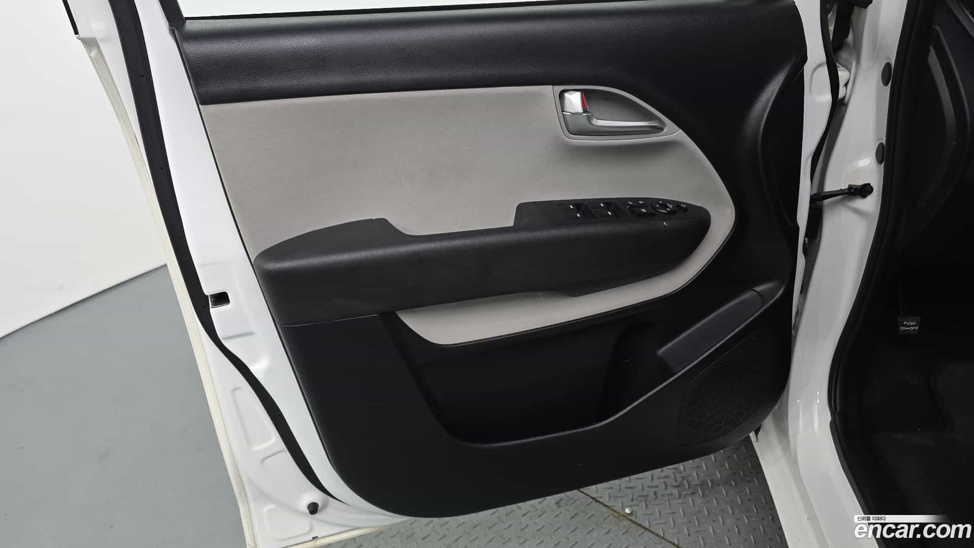 RAY Kia 2022.11-INNER-034