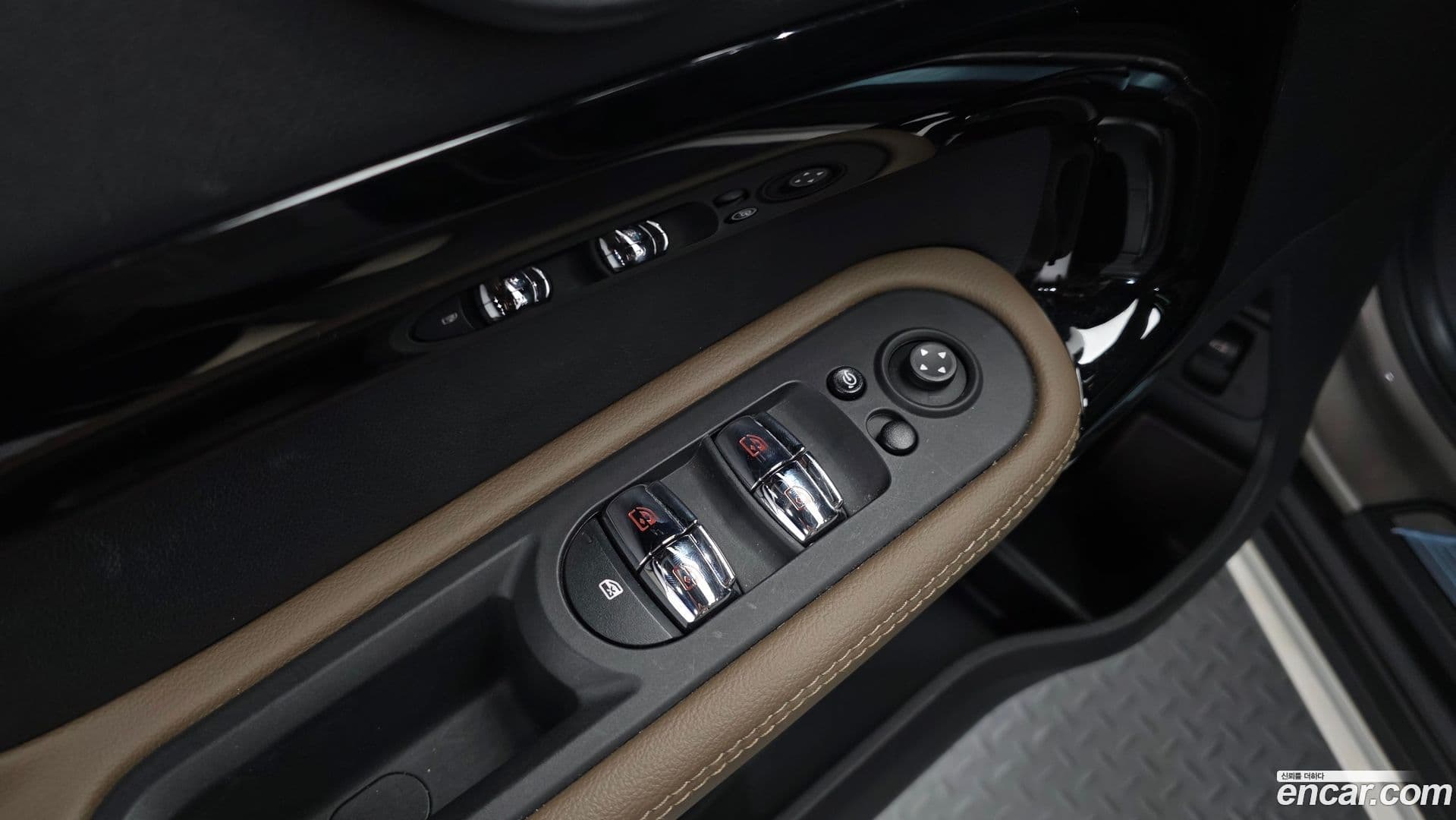 Main__Slider__Photo:Countryman Mini 2019.8-26