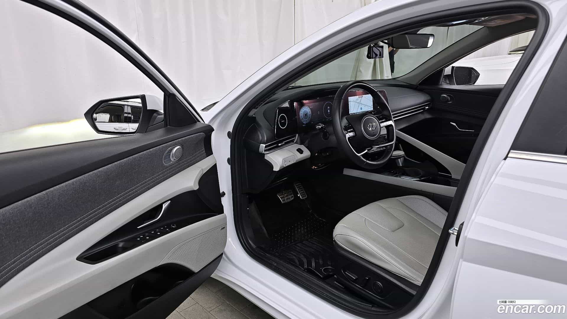 AVANTE Hyundai 2022.1-INNER-010
