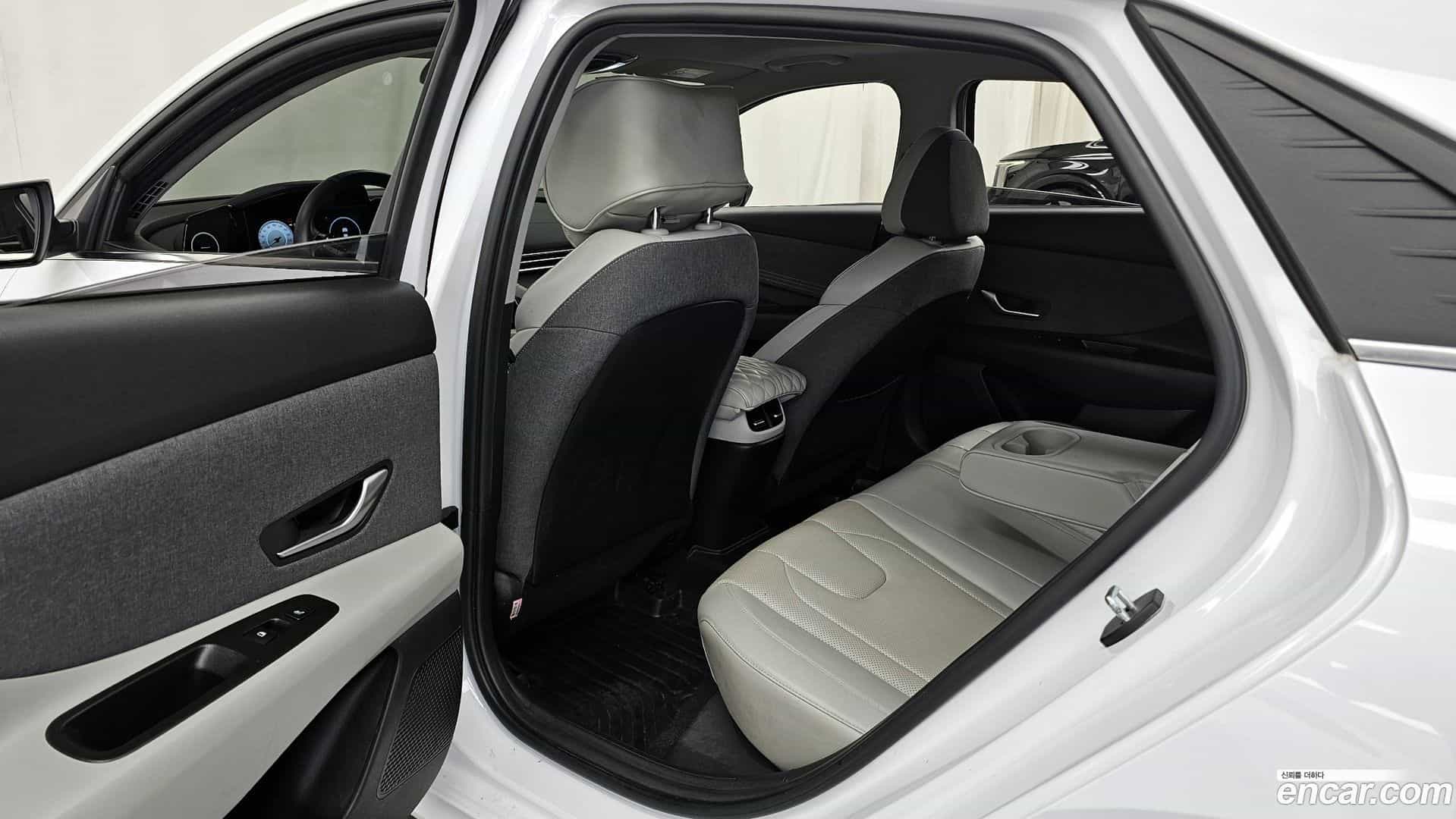 AVANTE Hyundai 2022.1-INNER-036