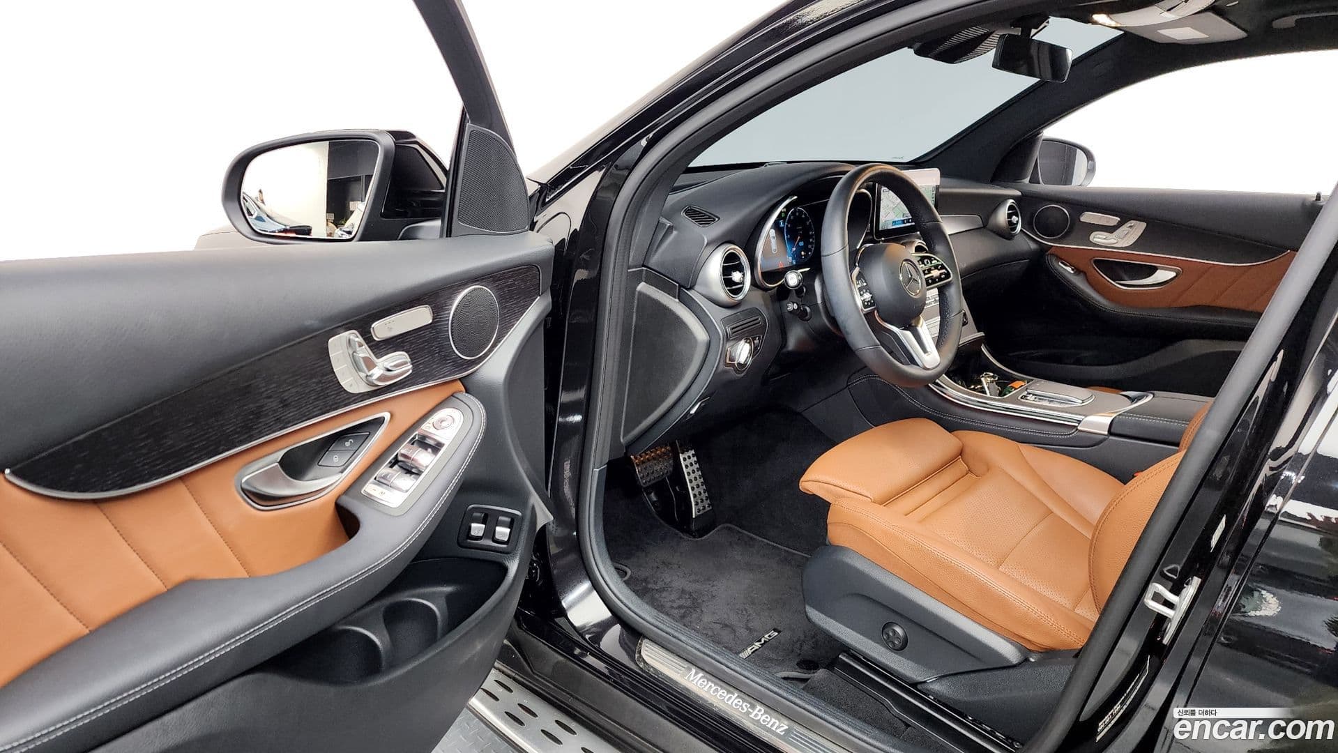 Main__Slider__Photo:GLC-Class Mercedes-Benz 2021.2-9