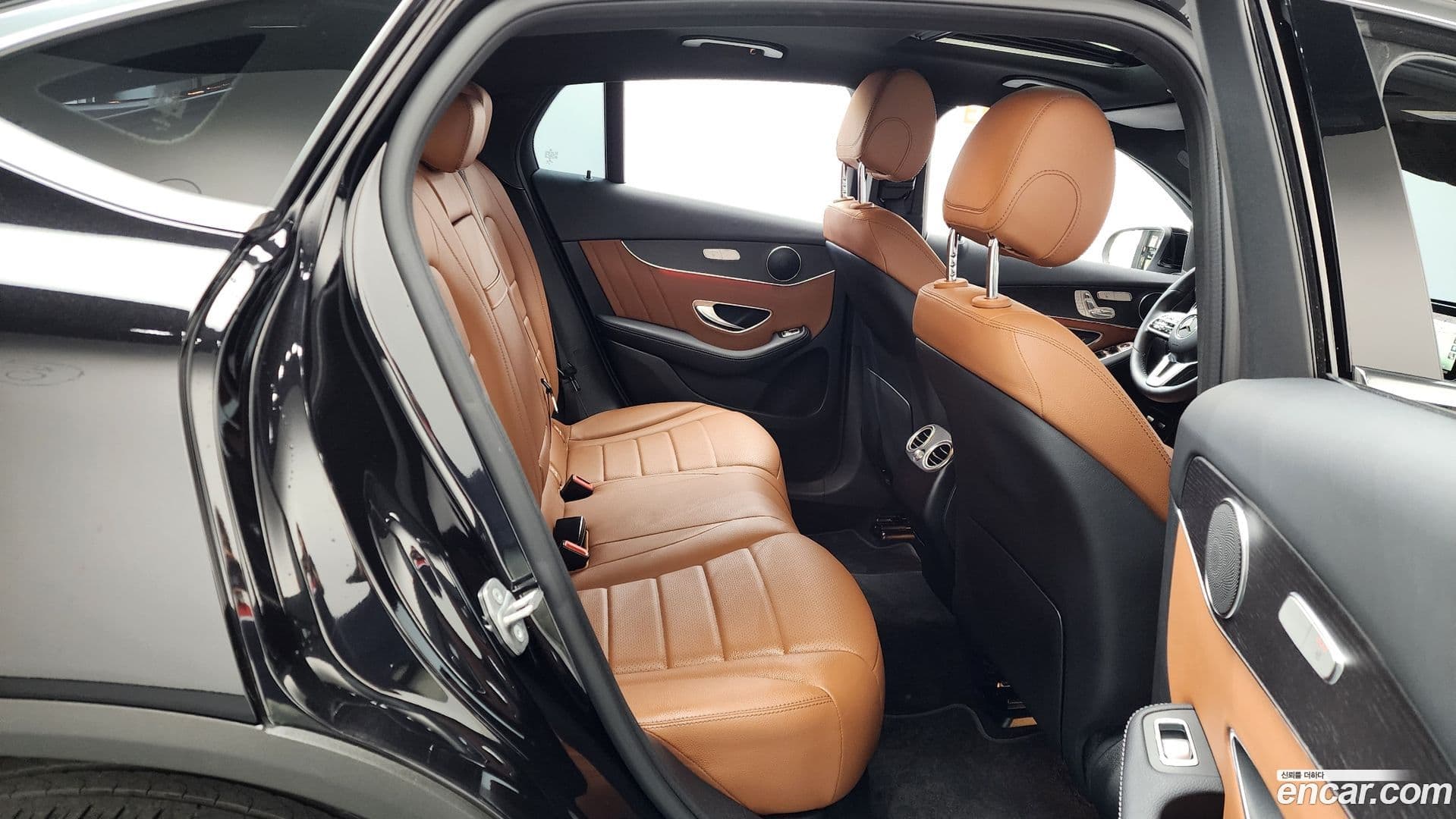Main__Slider__Photo:GLC-Class Mercedes-Benz 2021.2-10