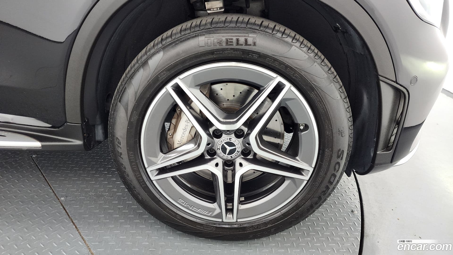 Main__Slider__Photo:GLC-Class Mercedes-Benz 2021.2-20