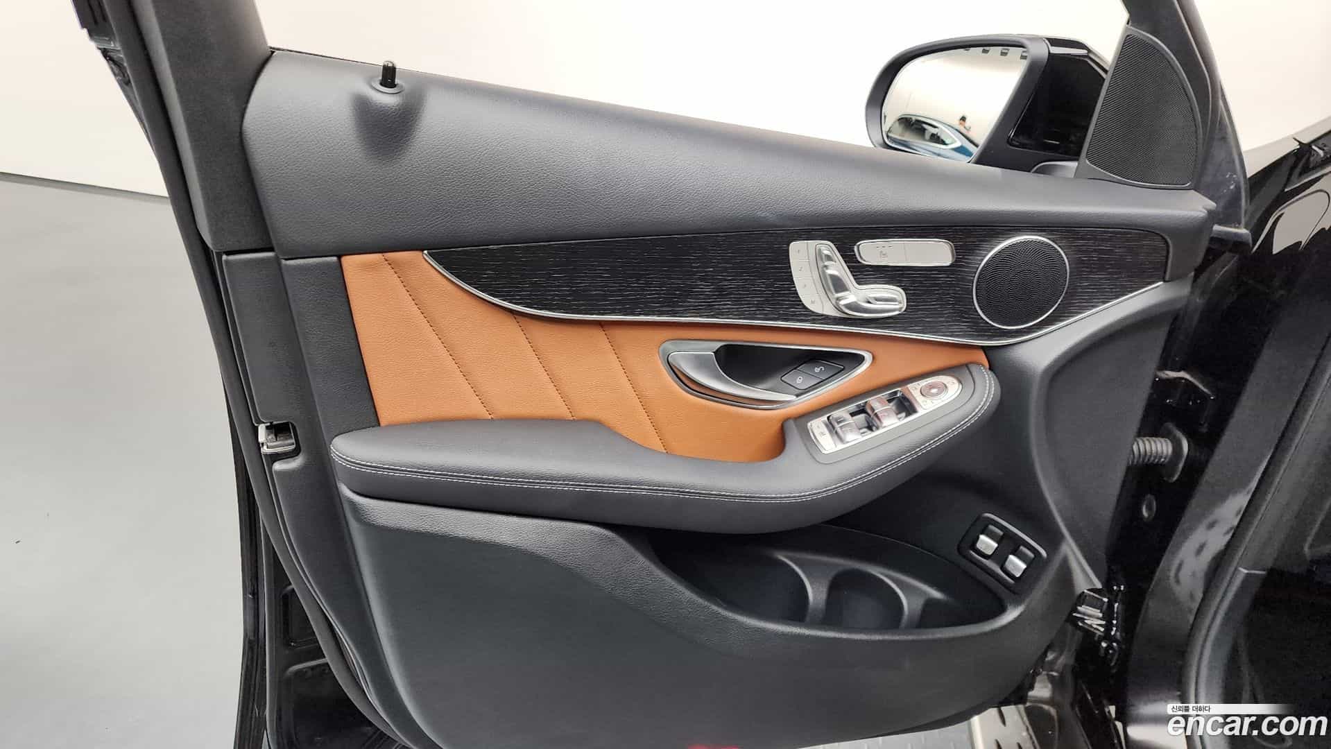 GLC-Class Mercedes-Benz 2021.2-INNER-034
