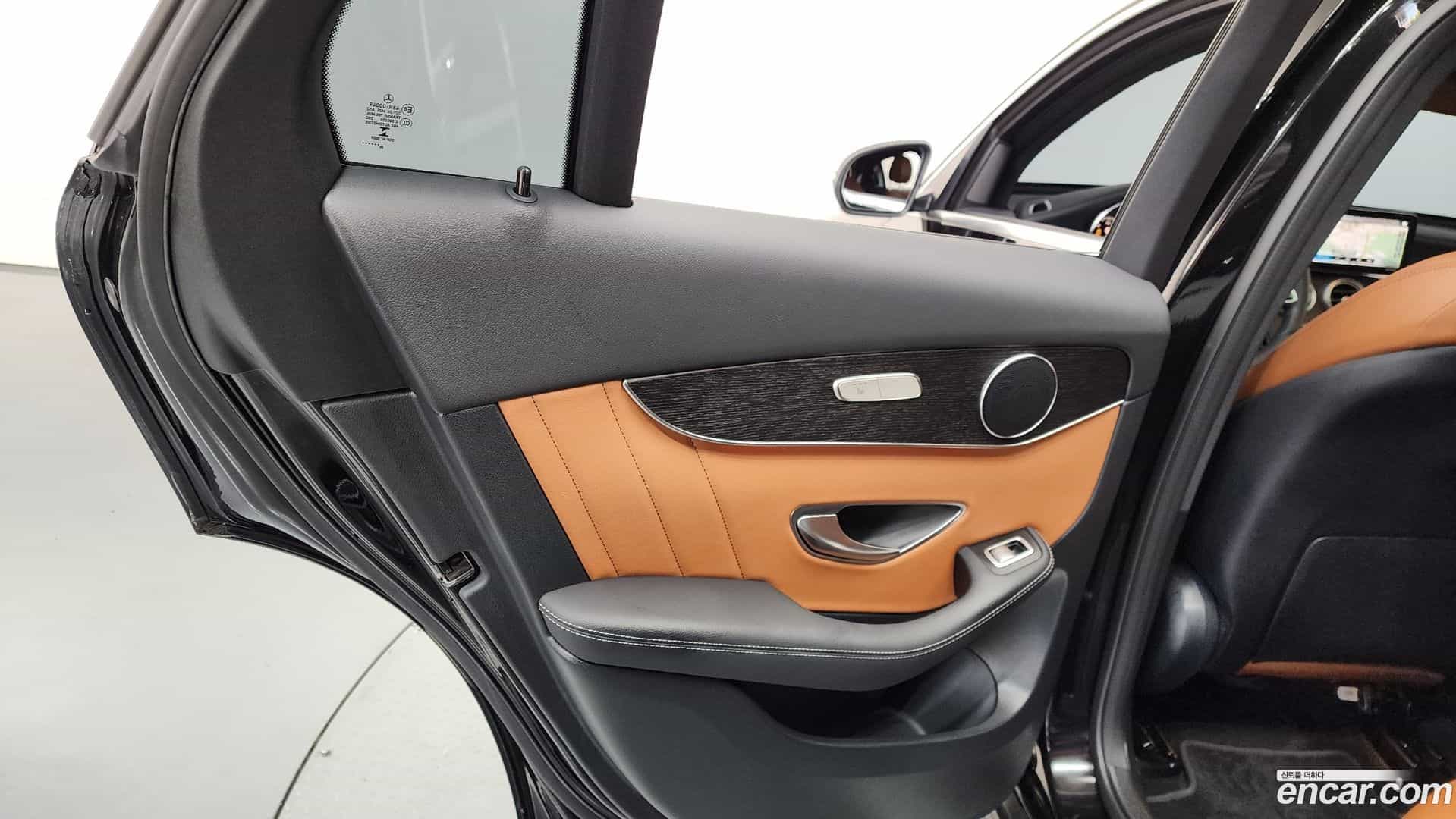 GLC-Class Mercedes-Benz 2021.2-INNER-035