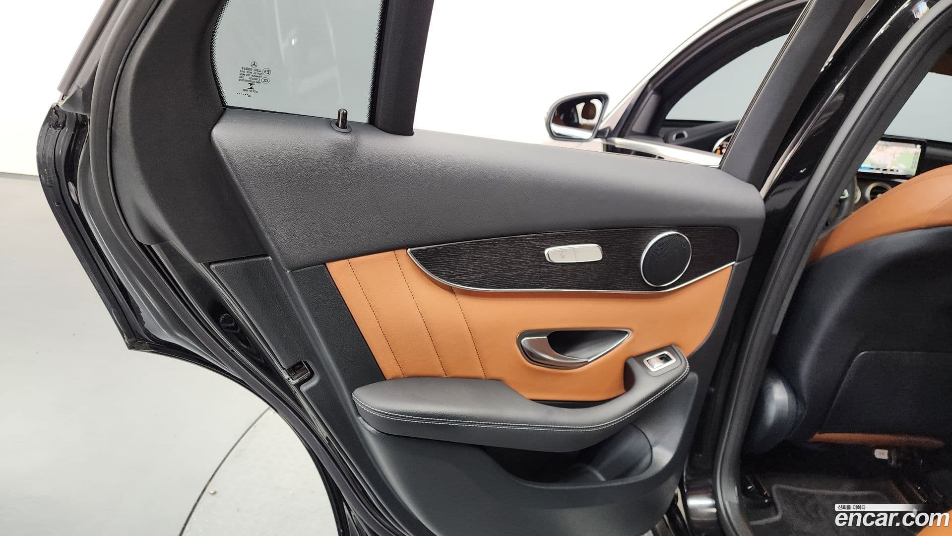 Main__Slider__Photo:GLC-Class Mercedes-Benz 2021.2-24