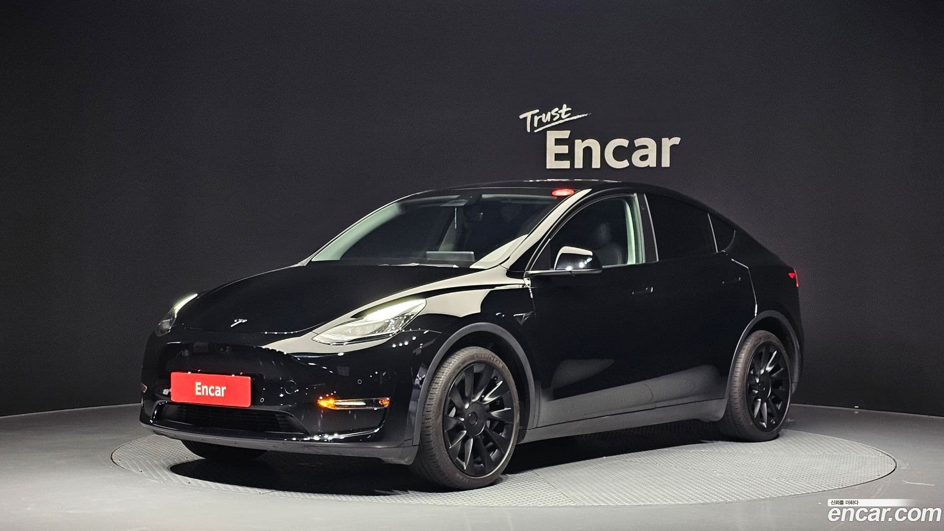 Main__Slider__Photo:Model Y Tesla 2022.10-0