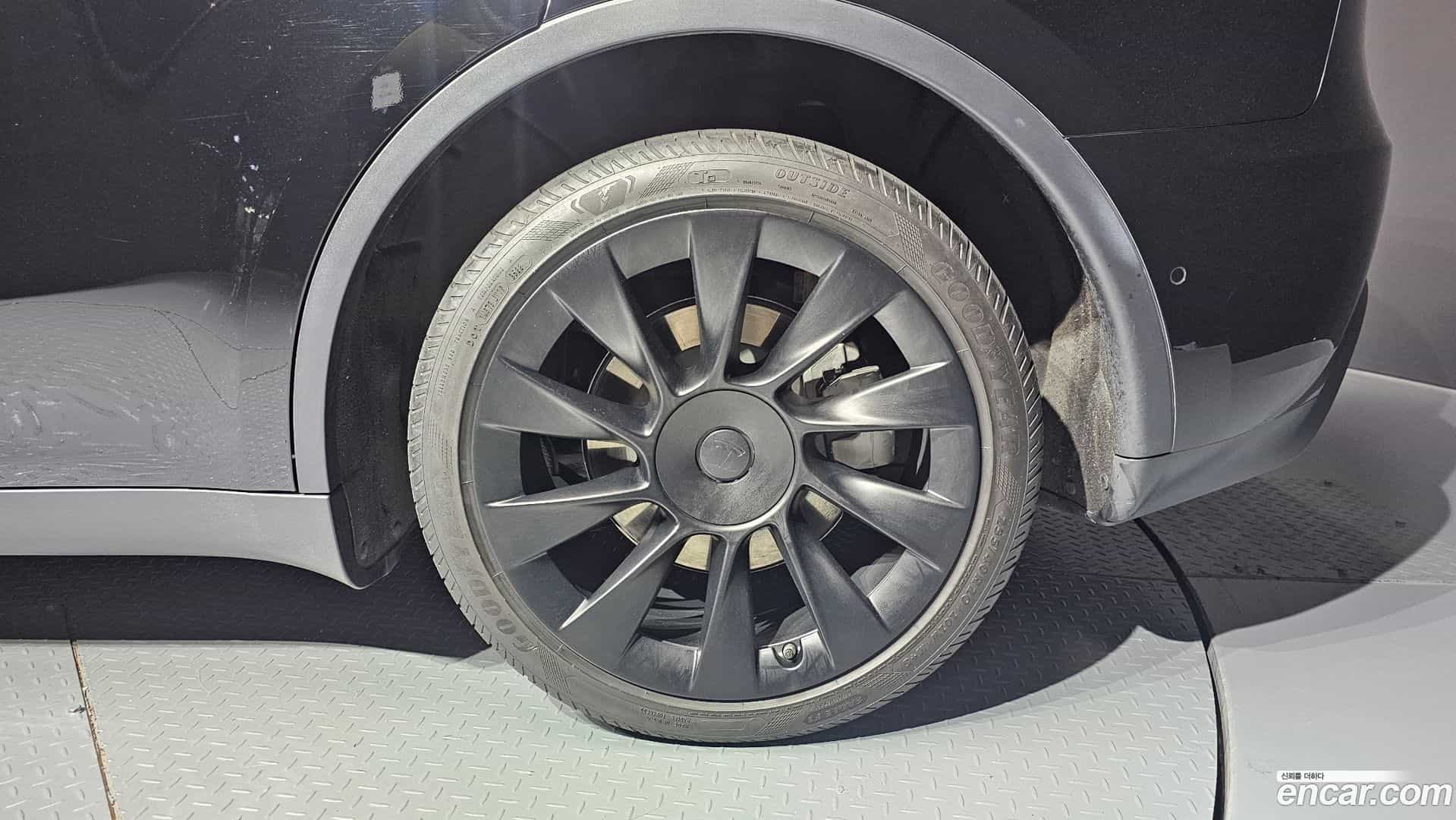 Model Y Tesla 2022.10-OUTER-031