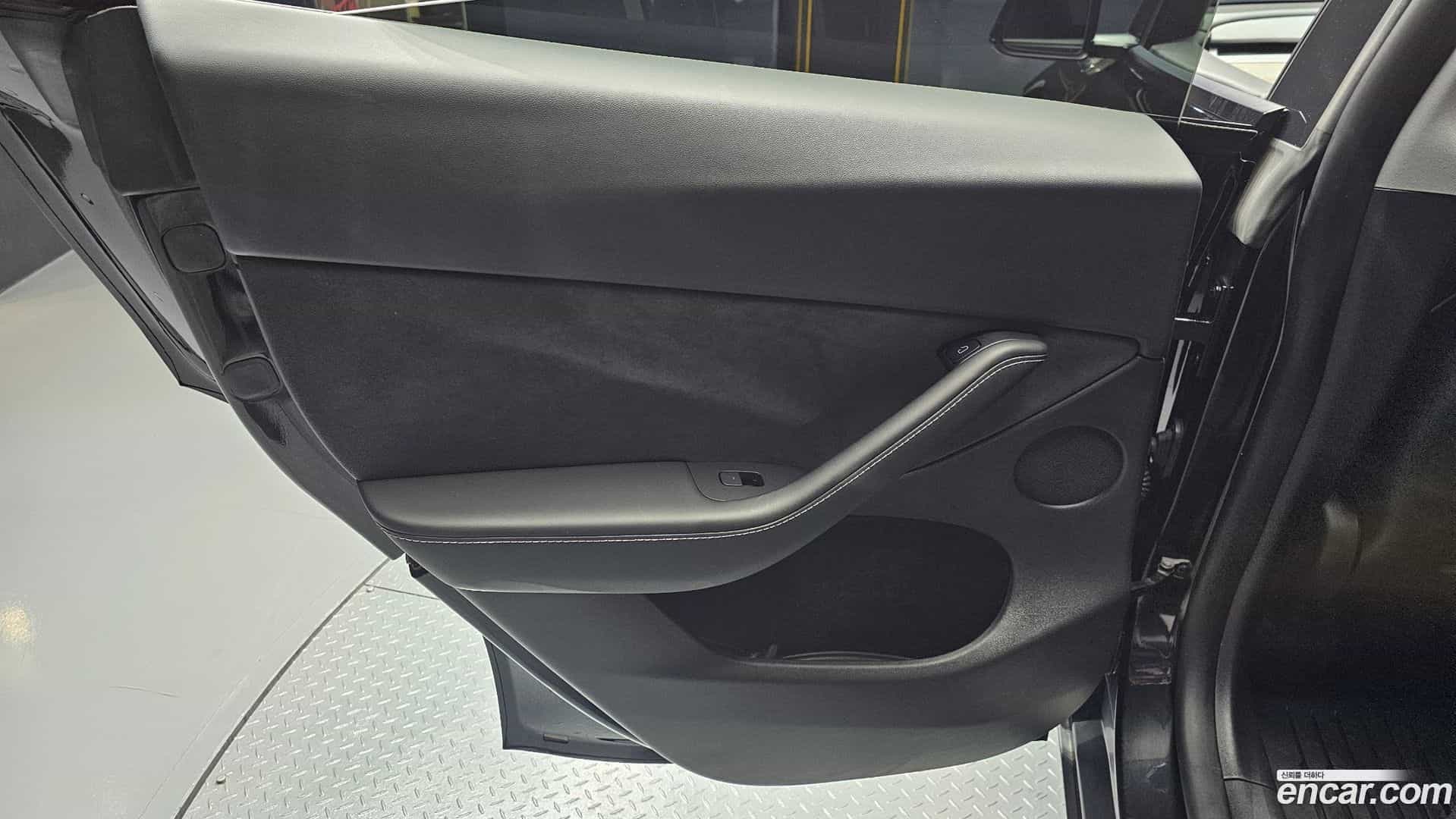 Model Y Tesla 2022.10-INNER-035